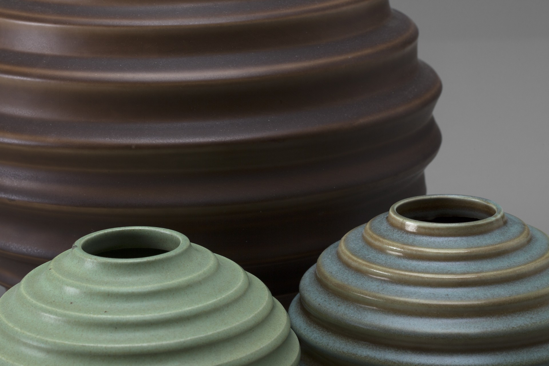 Three Vases image 3