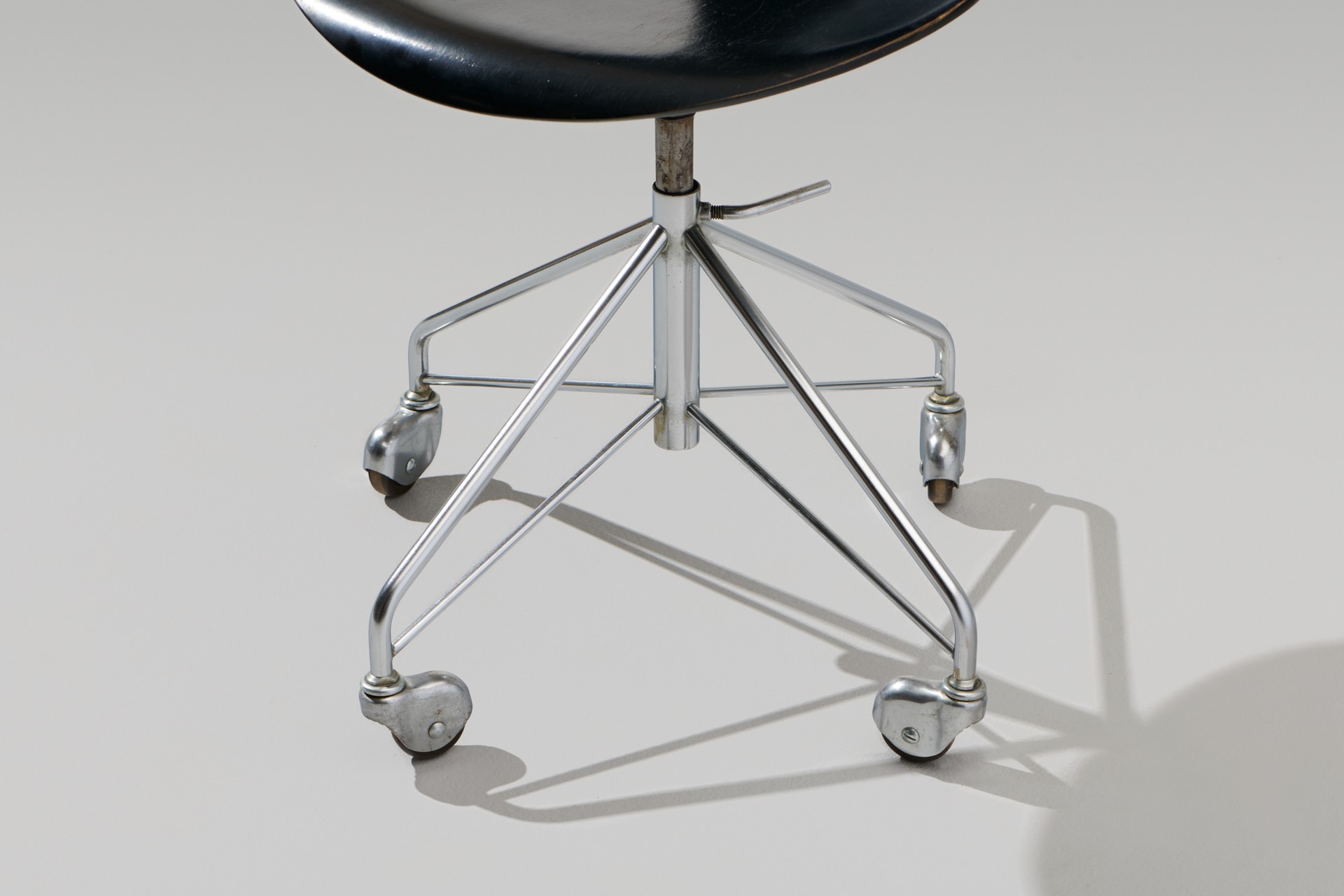 Swivel Chair Model No. 3117 image 4