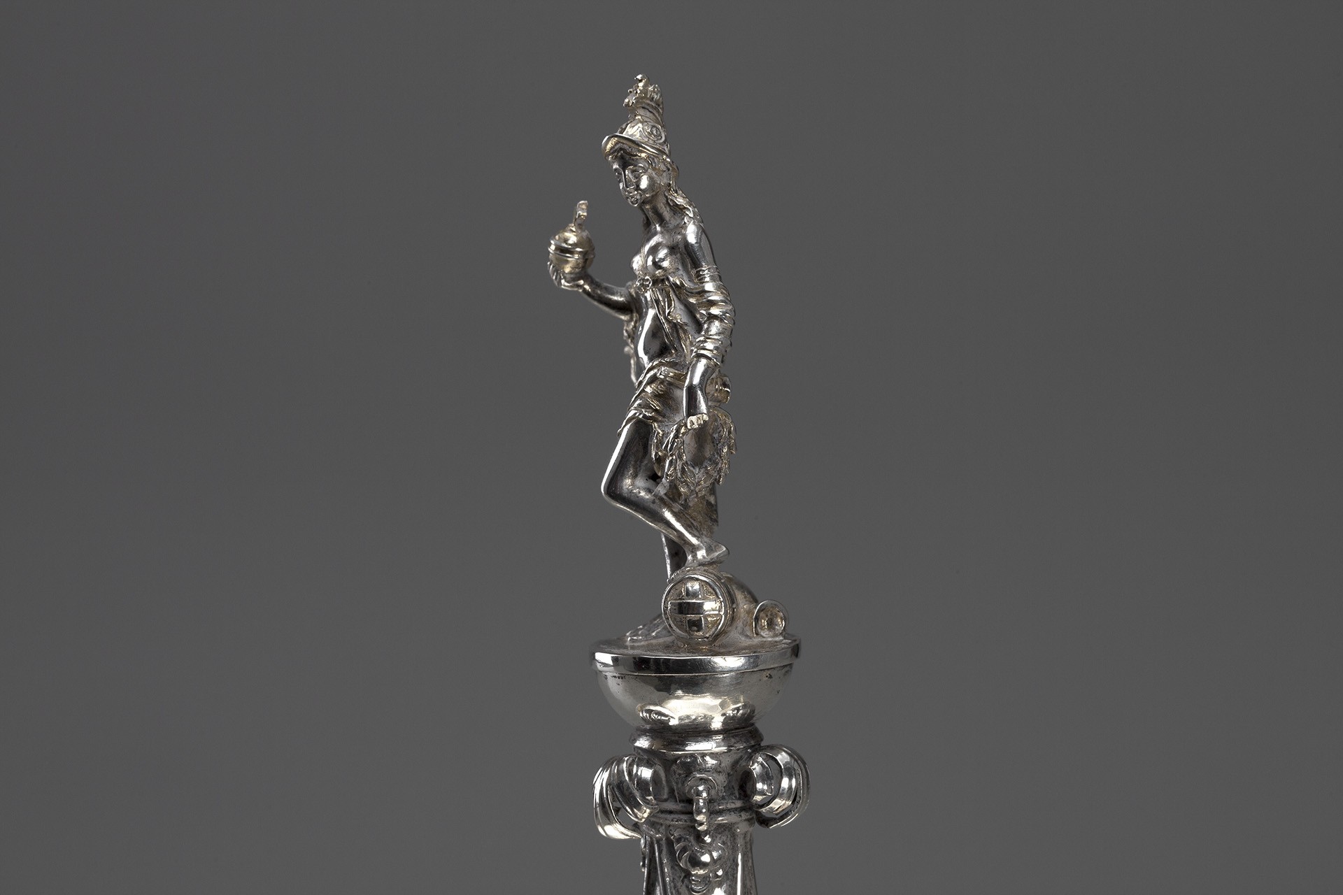 Silver Center Piece image 3