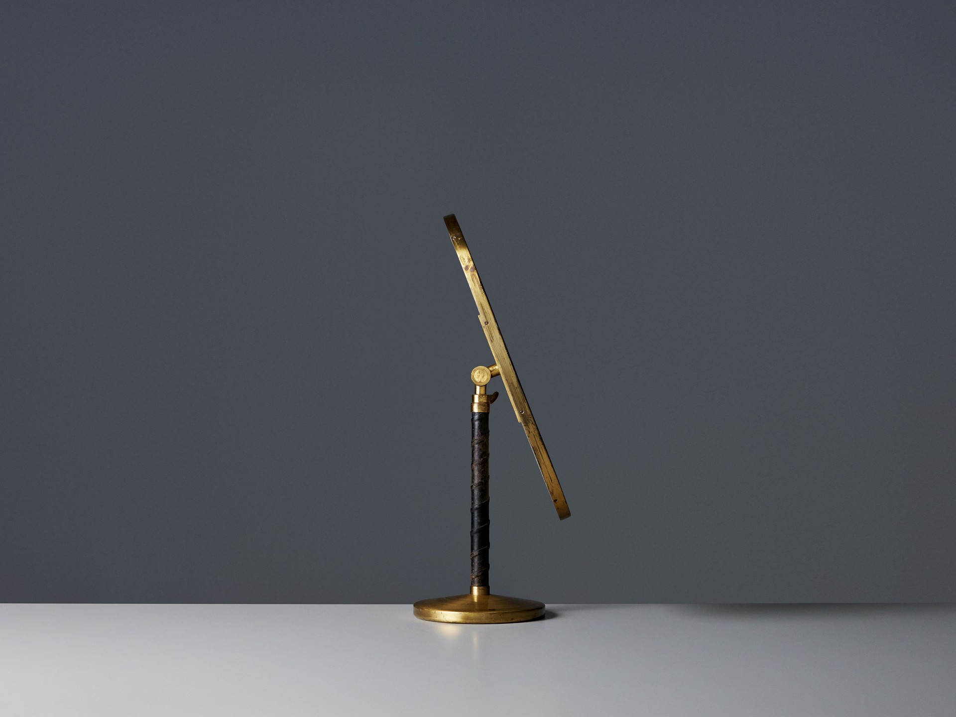 Adjustable Table Mirror image 4