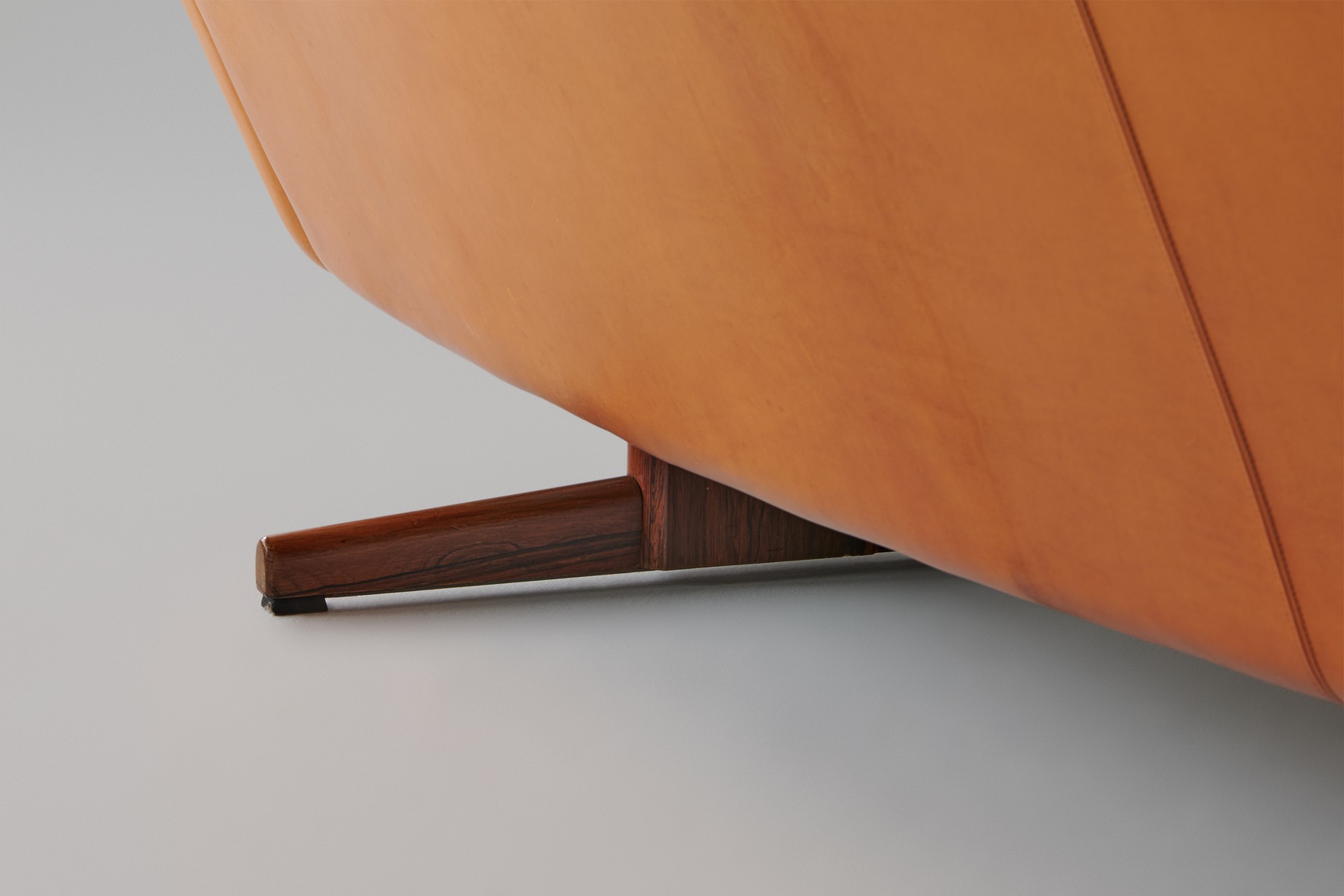 Curved Sofa image 5