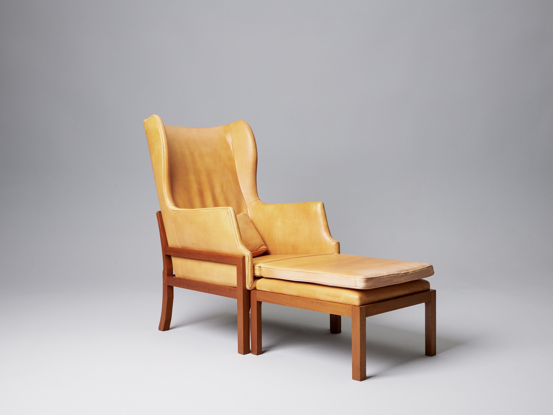Armchair with Ottoman image 5