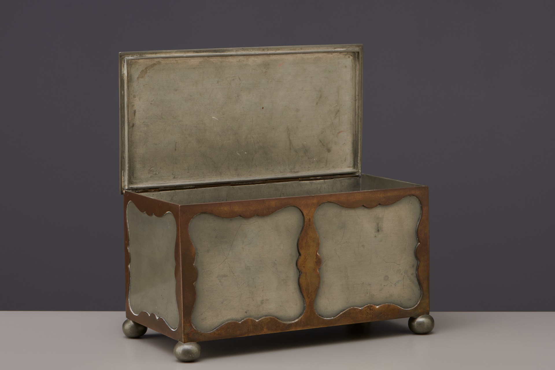 Lidded Box, Model no. A 854 image 2