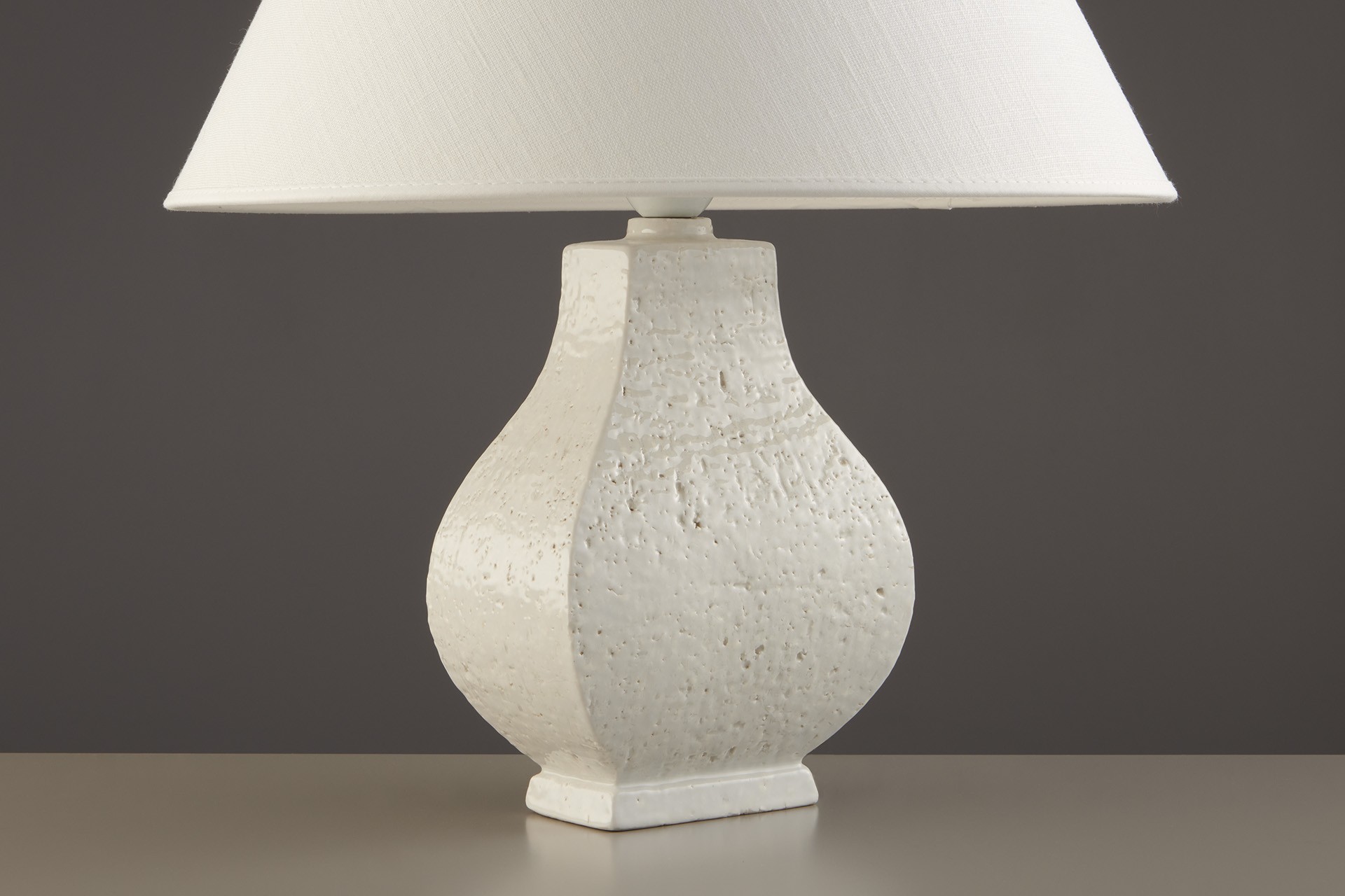 Table lamp image 3