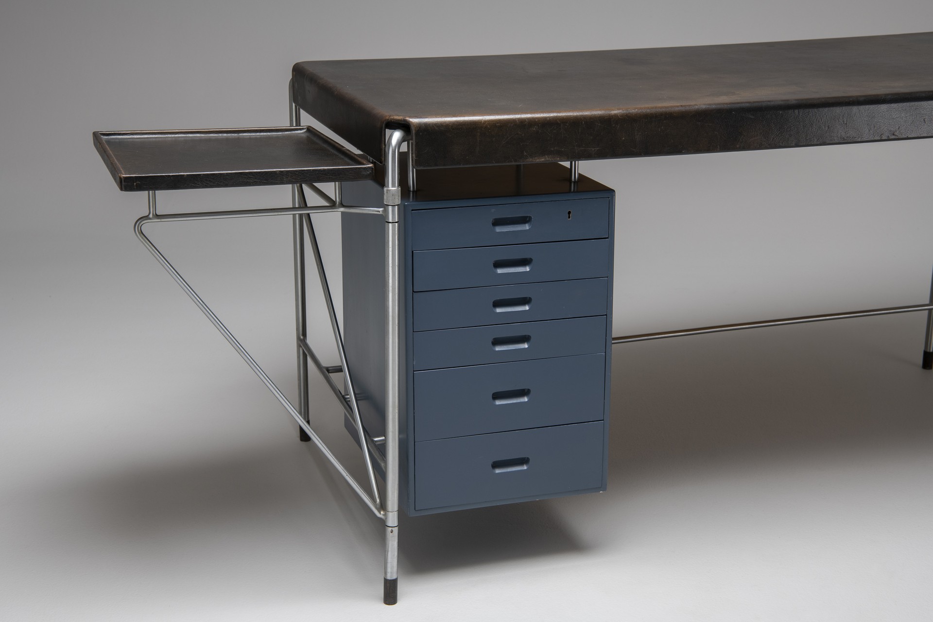 'American Foundation' Desk image 2