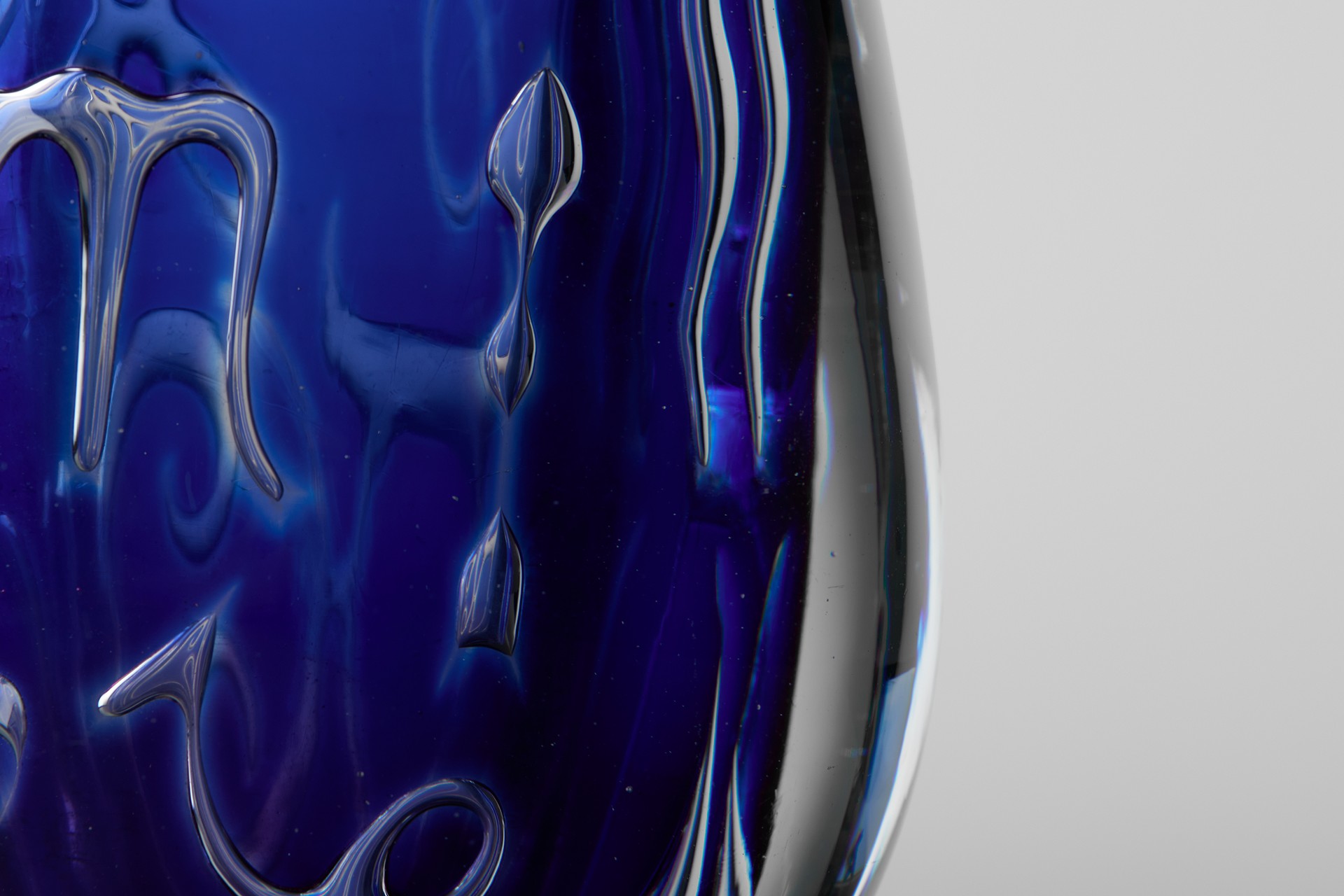 Early 'Ariel' Vase image 5
