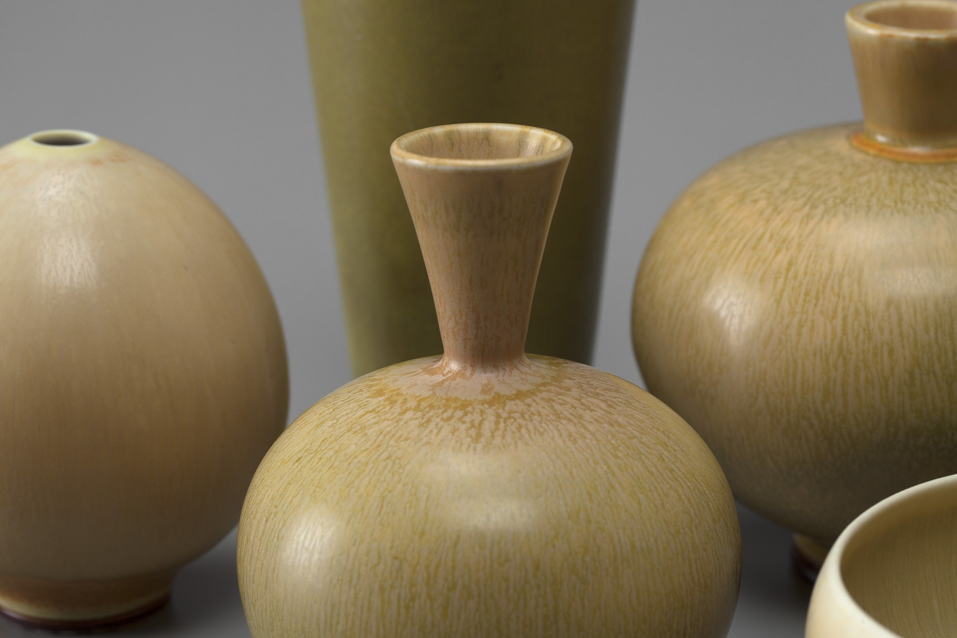 Set of Seven Vases image 4