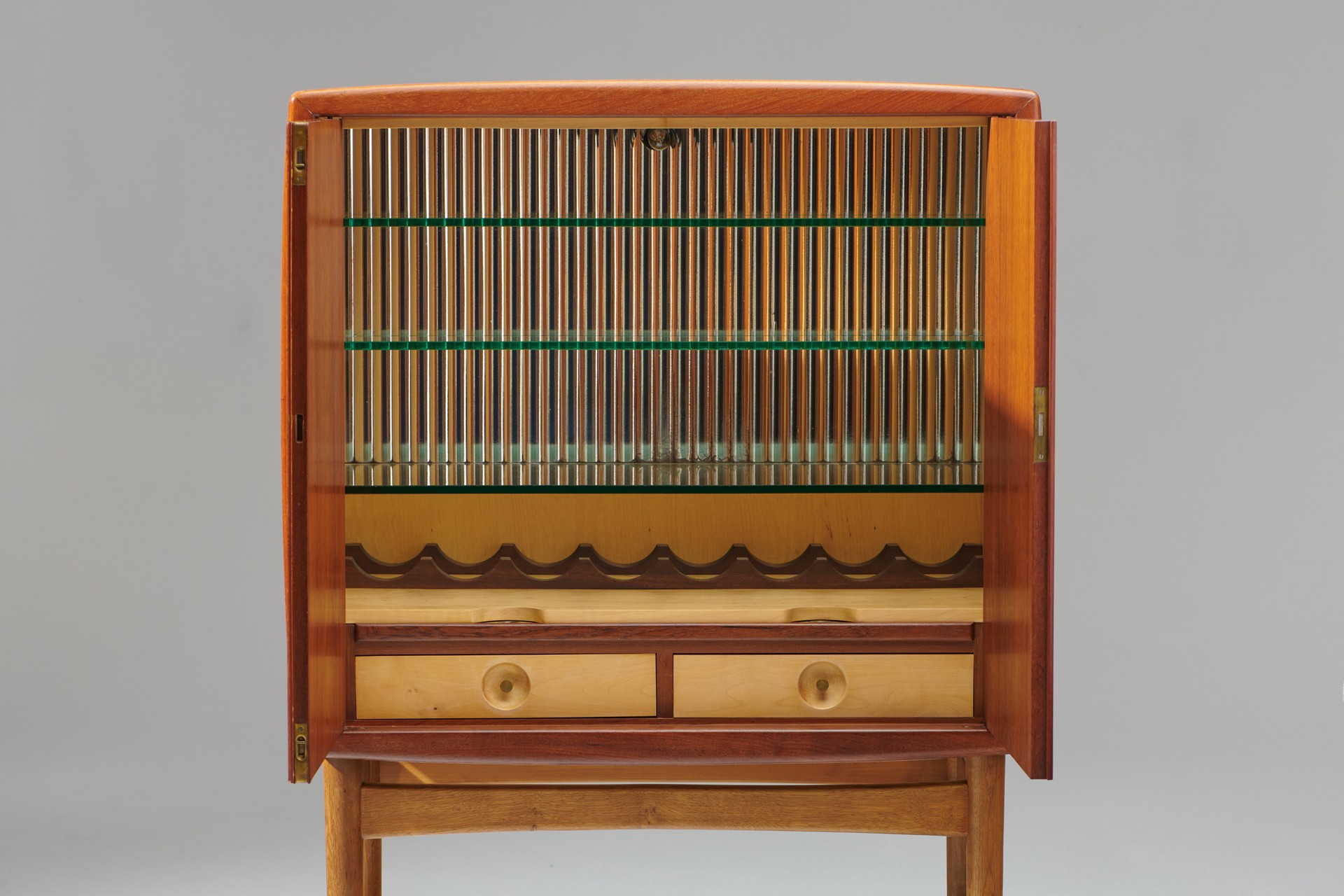 Bar Cabinet image 4
