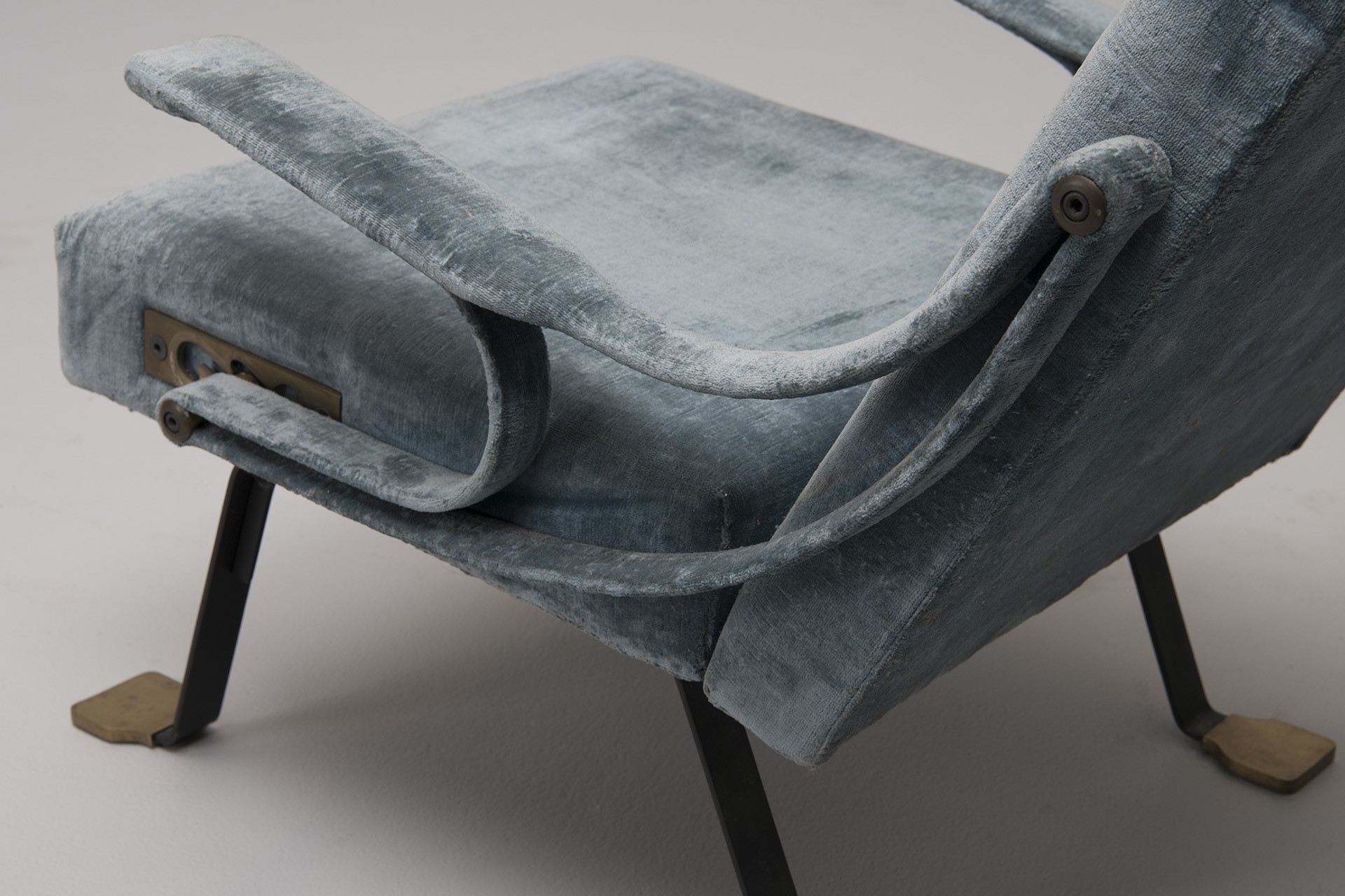 Pair of Adjustable 'Digamma' Armchairs image 5