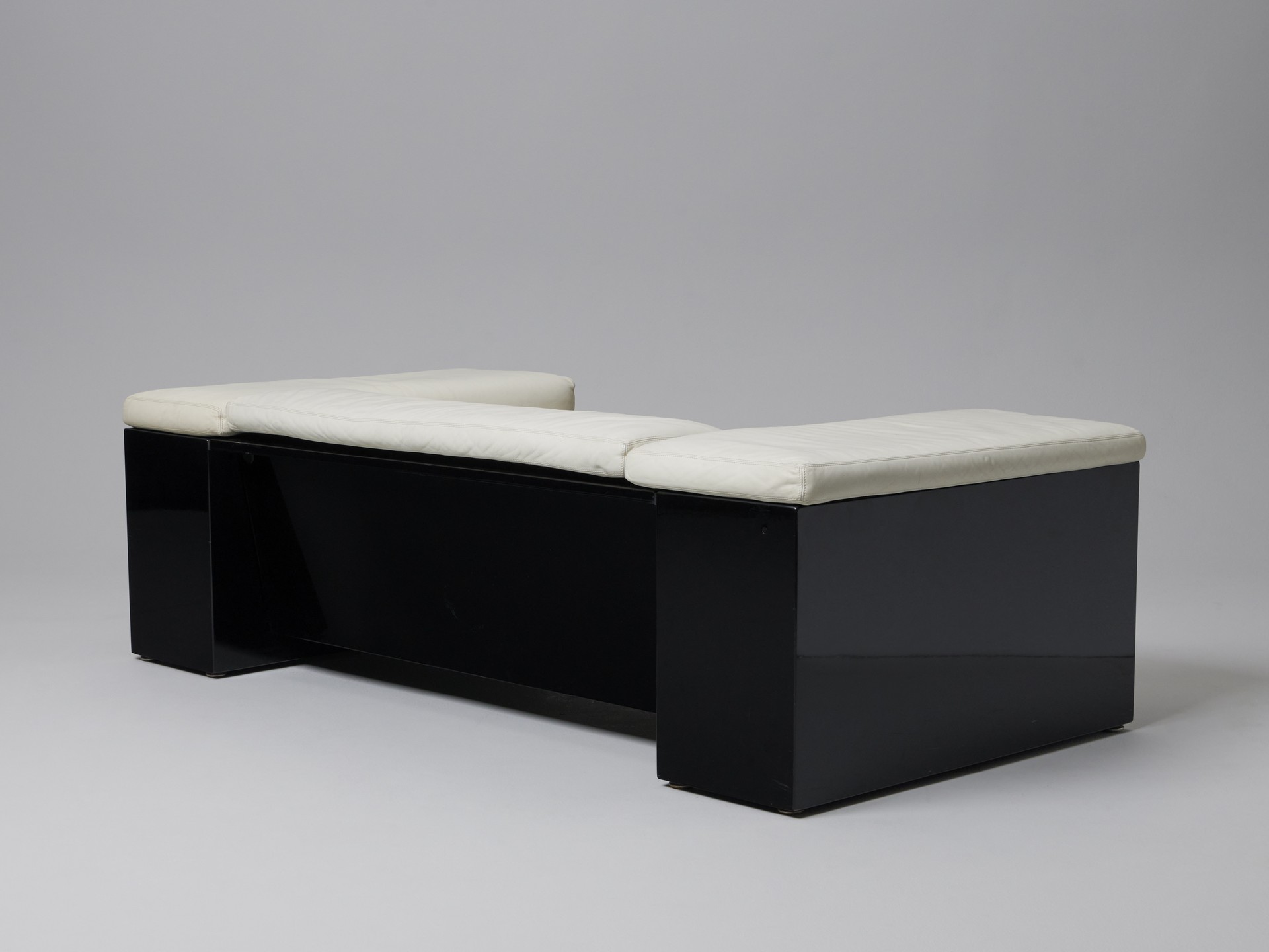 Pair of 'Brigadier' Sofas image 6