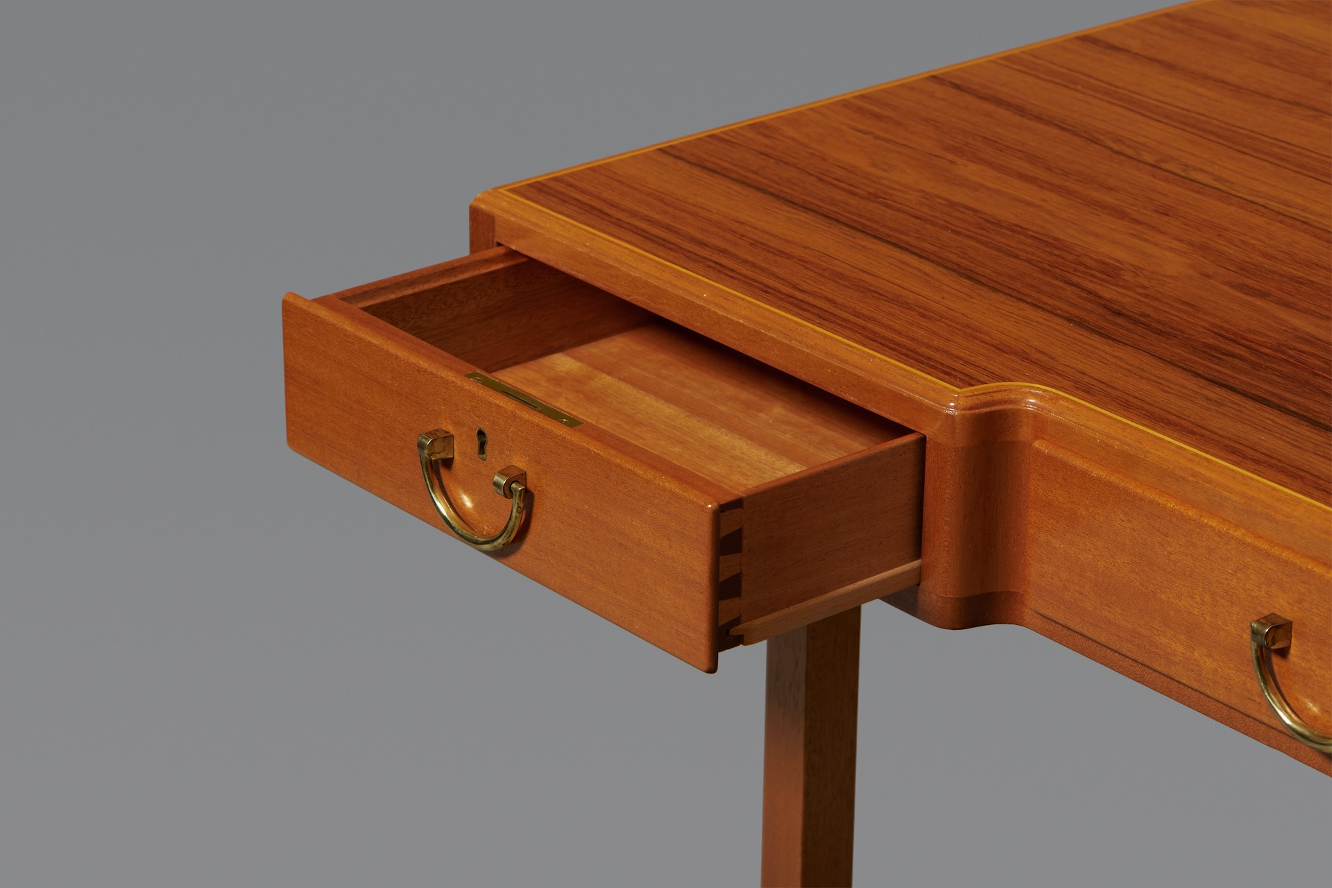 Desk, Model no. 1022 image 4