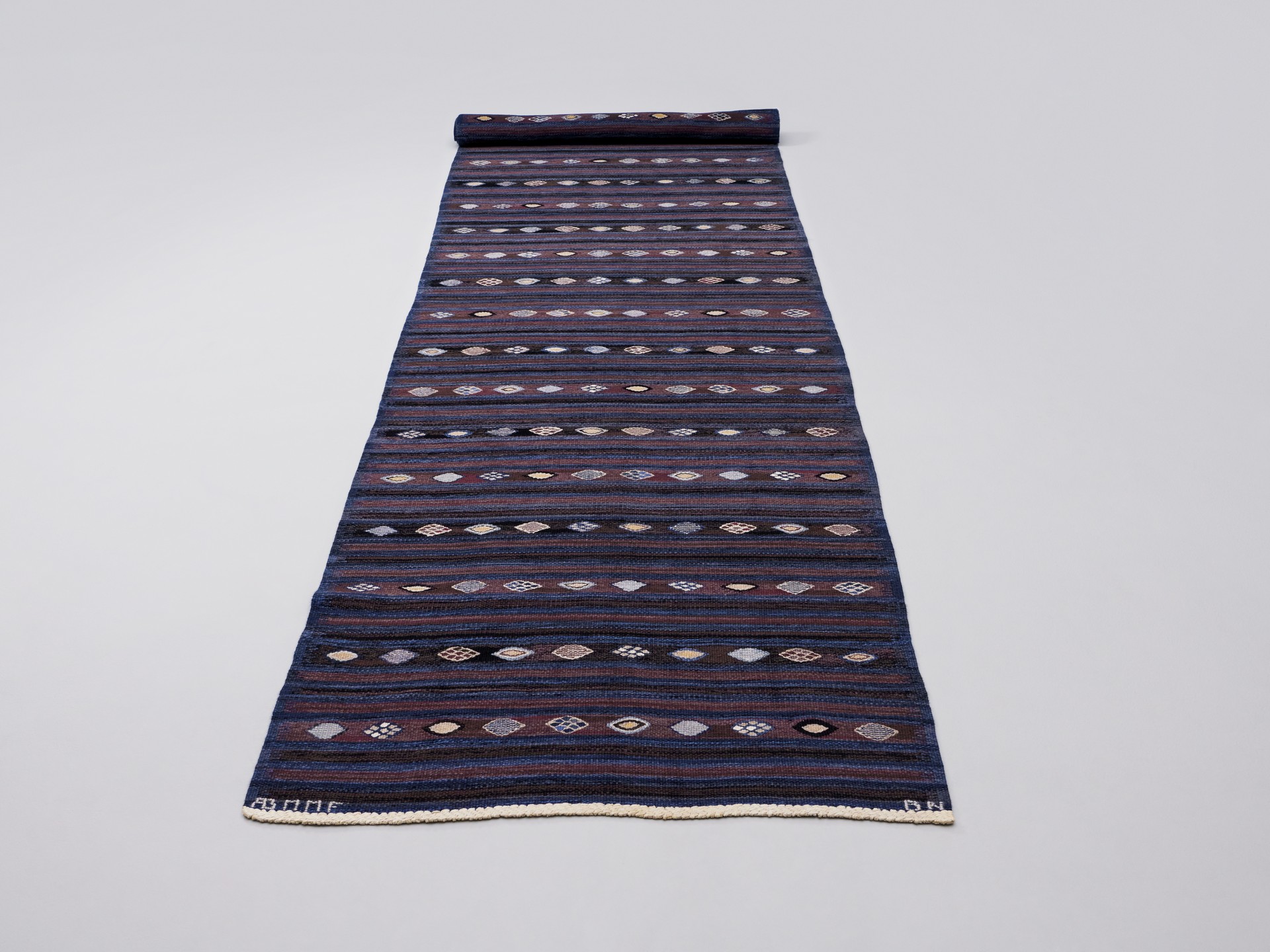 'Blåbär Mörk' Runner image 3