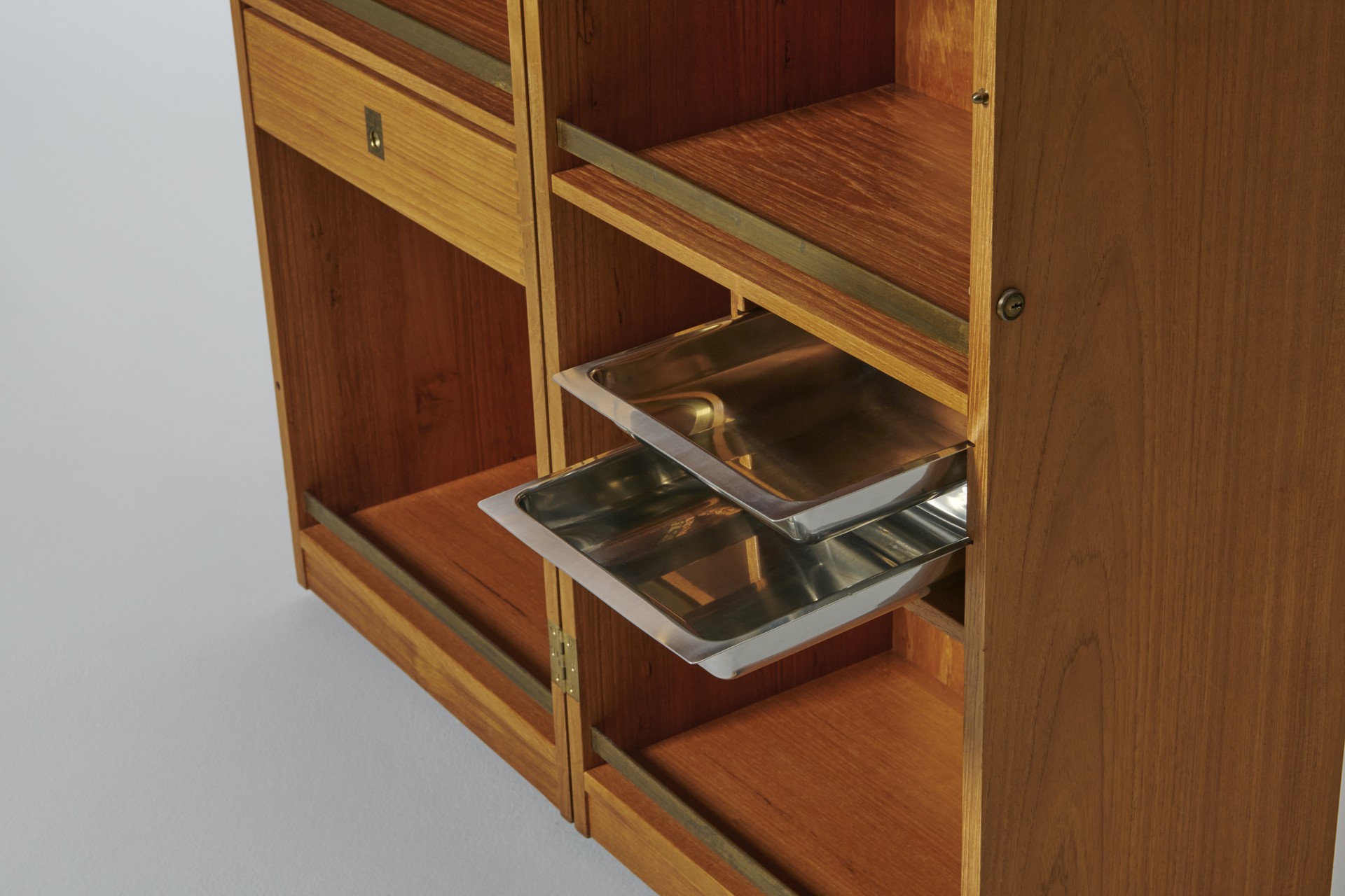 Folding 'Captain's' Bar image 6