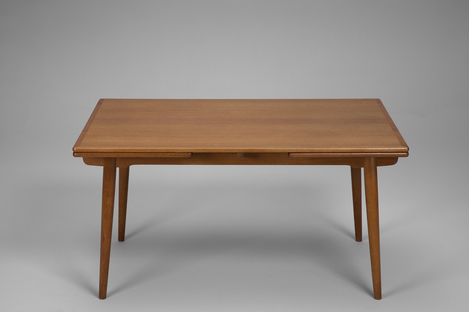'AT 312' Dining Table image 3