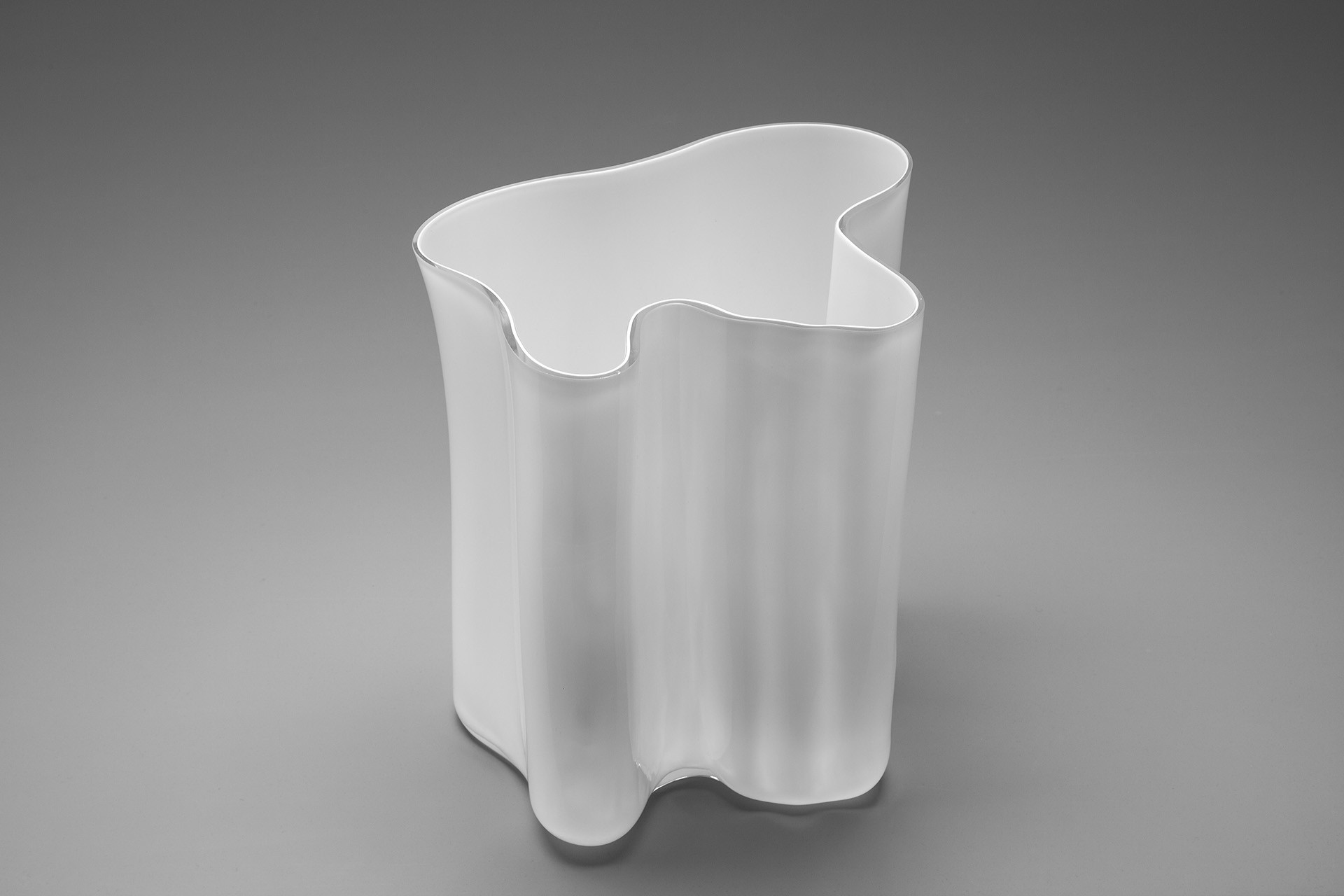 Large 'Savoy' Vase image 3
