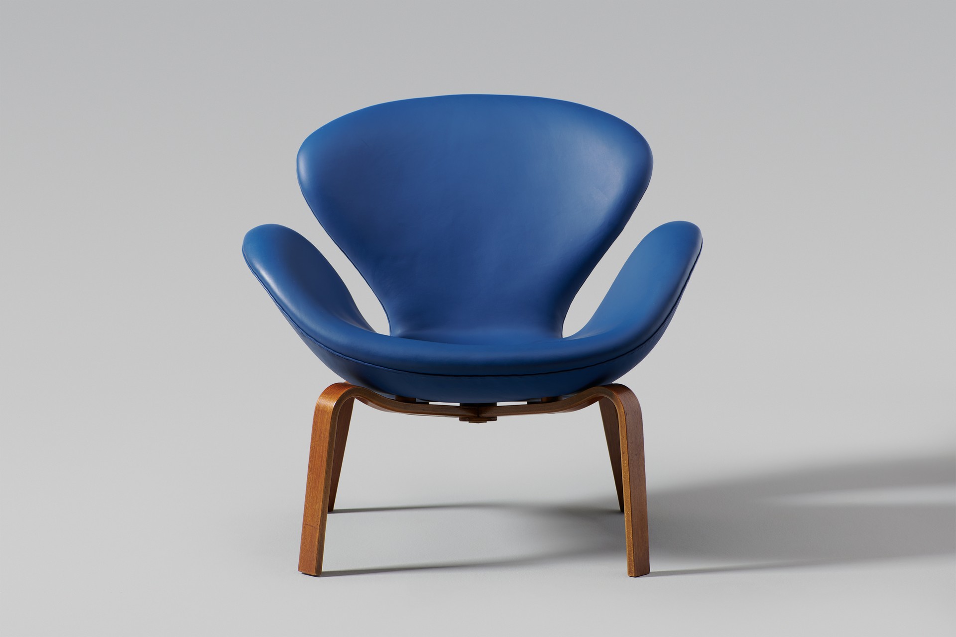 Pair of `Swan chairs´Chairs image 3