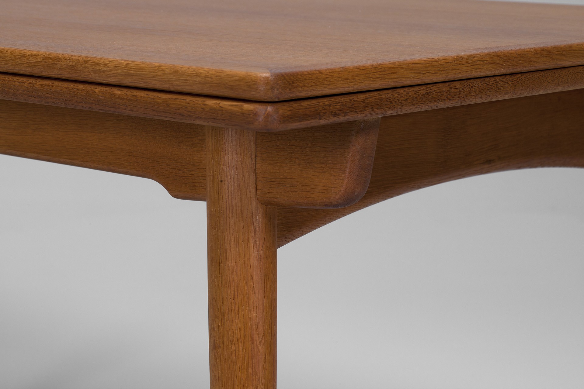 'AT 312' Dining Table image 6