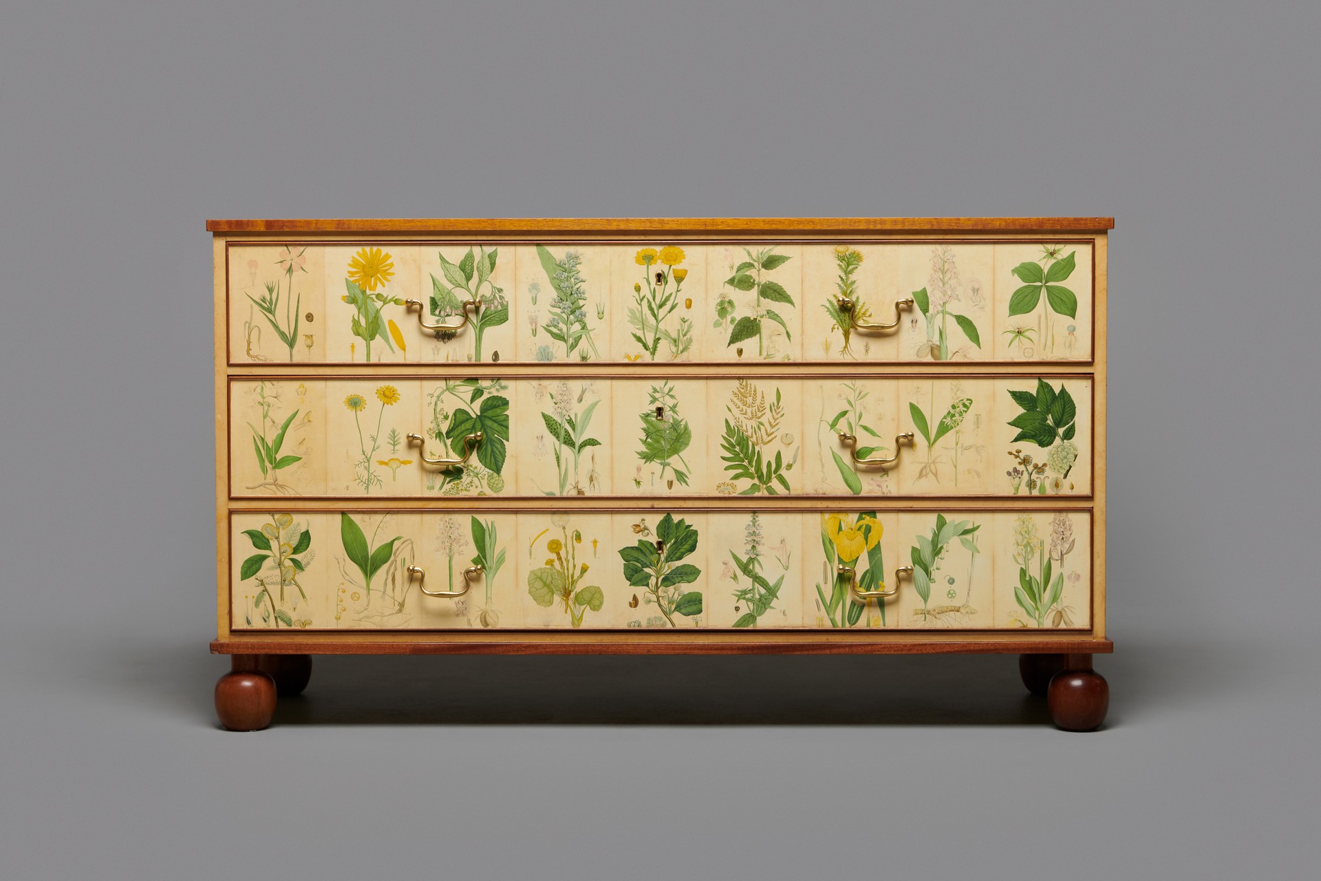 'Flora' Cabinet, Model no. 1050 image 2
