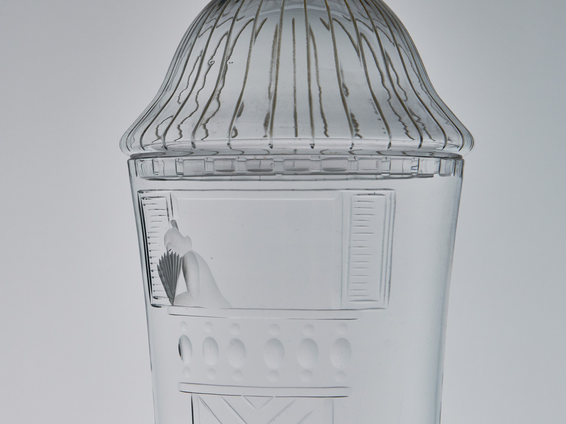 'Spaniard' Vase with Cover image 4