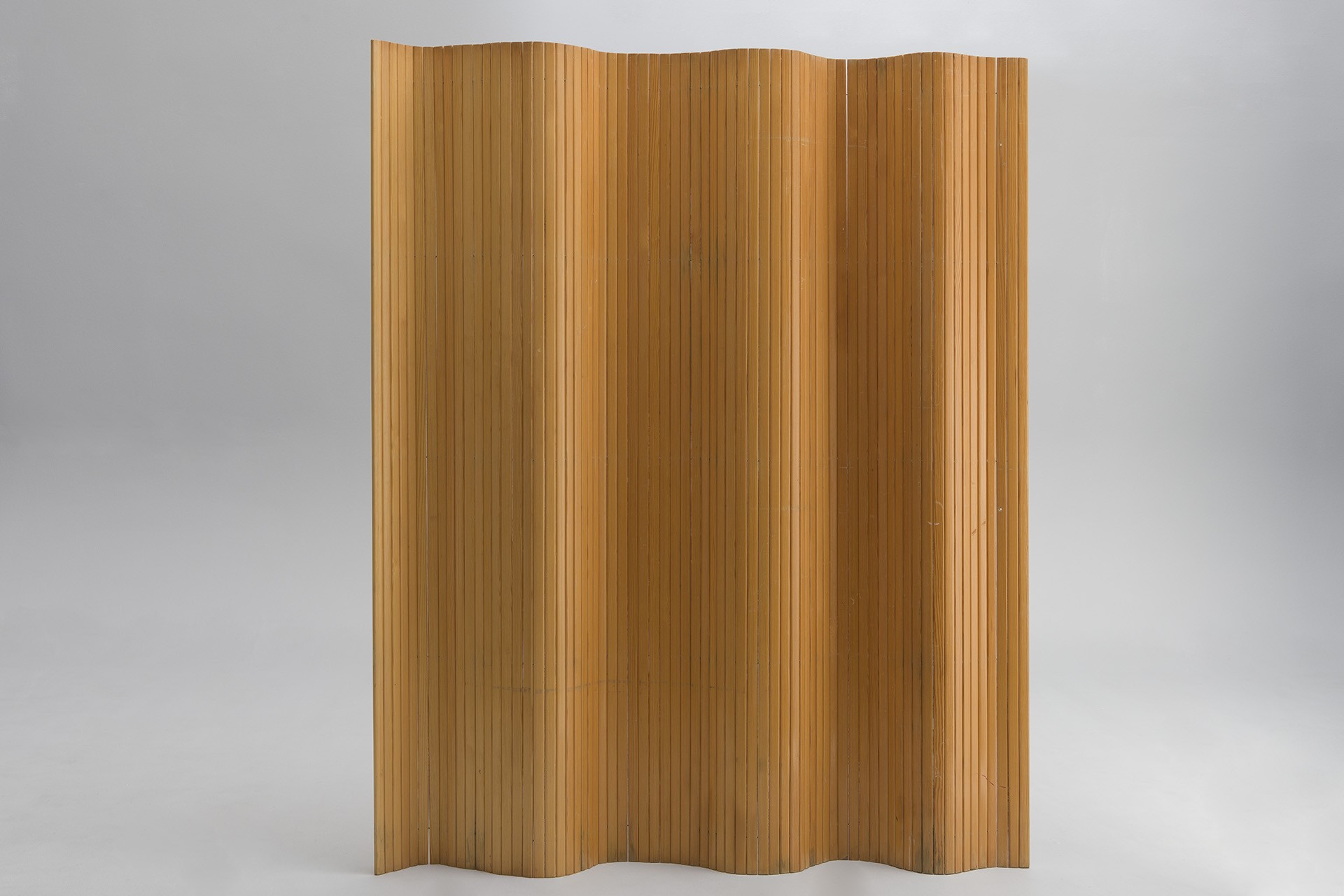 Pair of Extra High Screens Model no.100 image 2