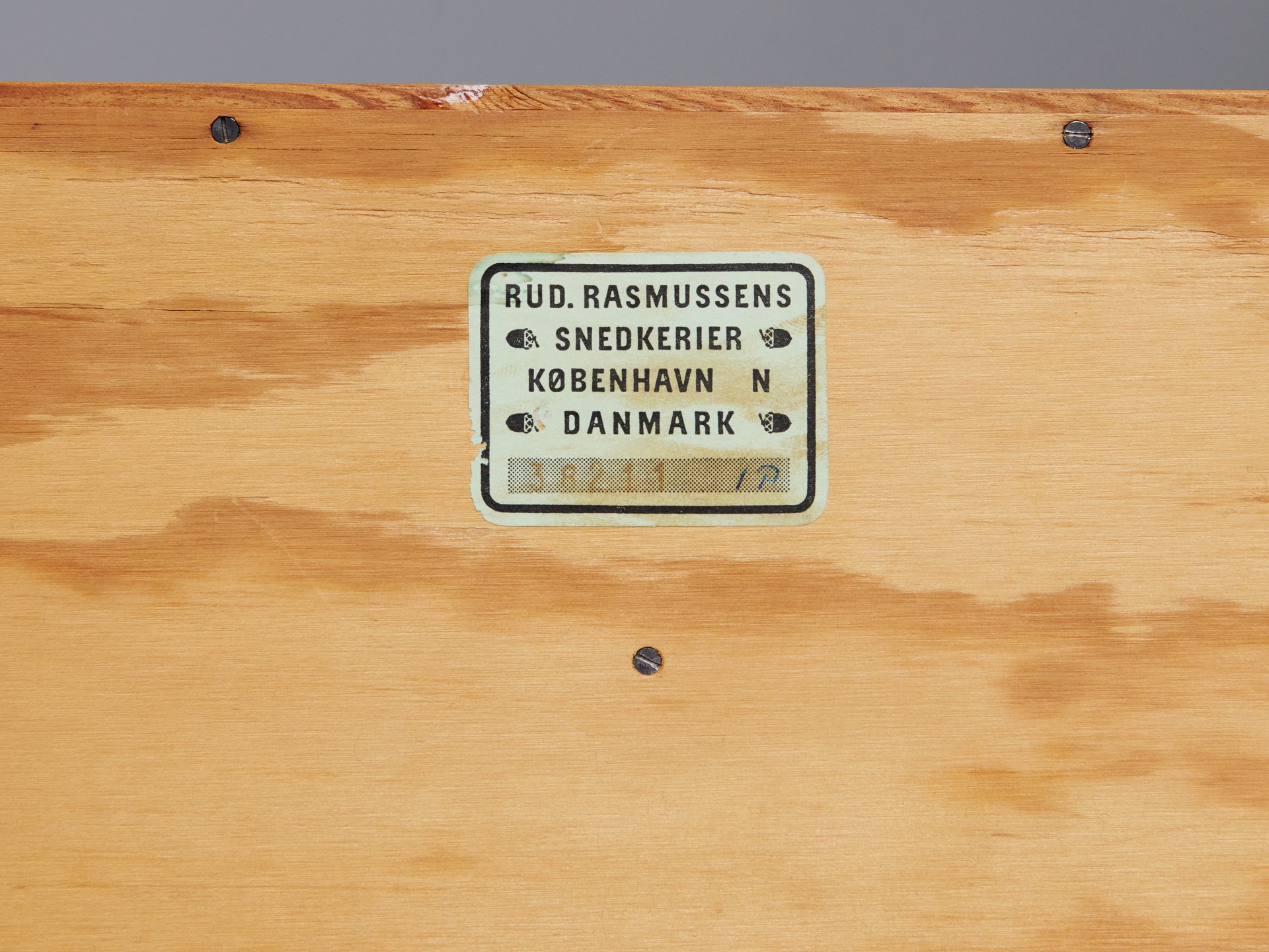 Pair of Oregon pine Bookcases image 5