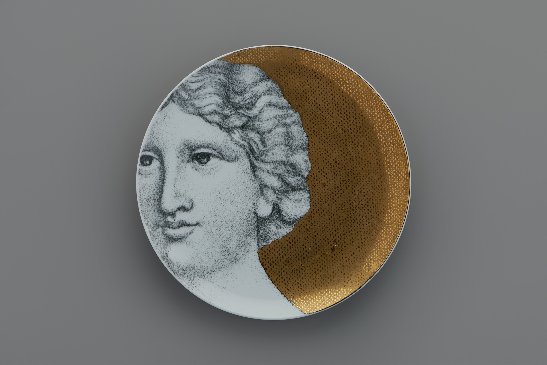 Set of 'Eva' Plates image 4