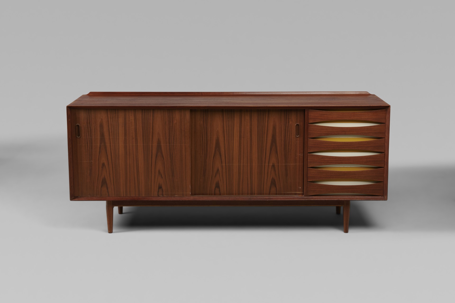 Sideboard image 3