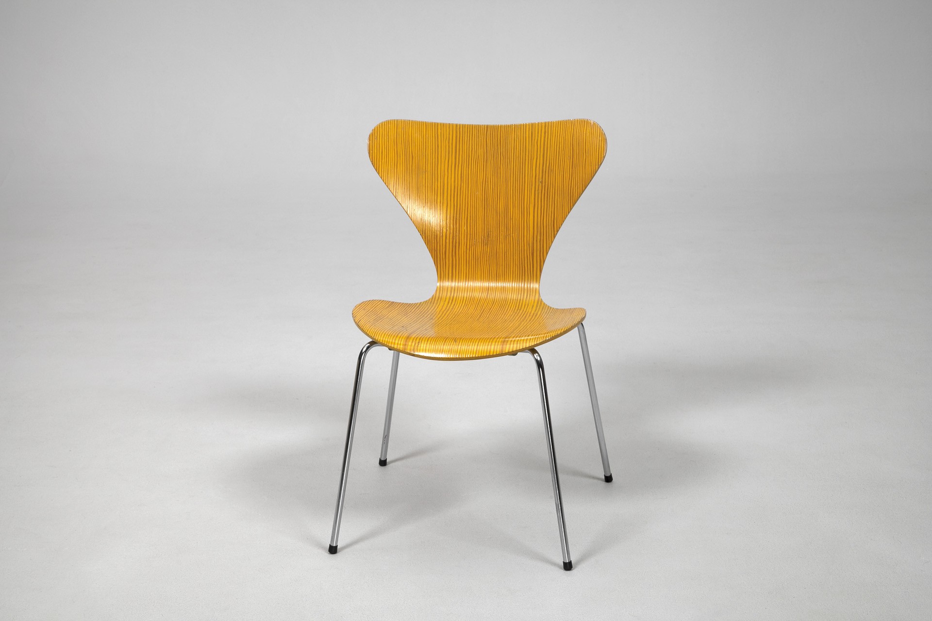 Set of Ten 'Seven' Chairs image 3