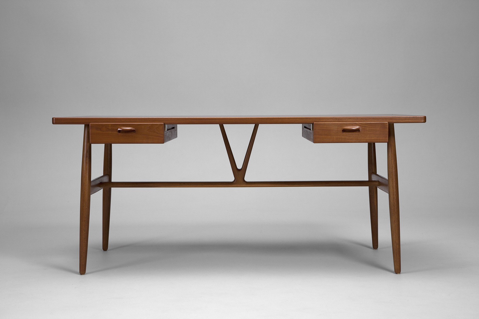 Wishbone Desk image 2
