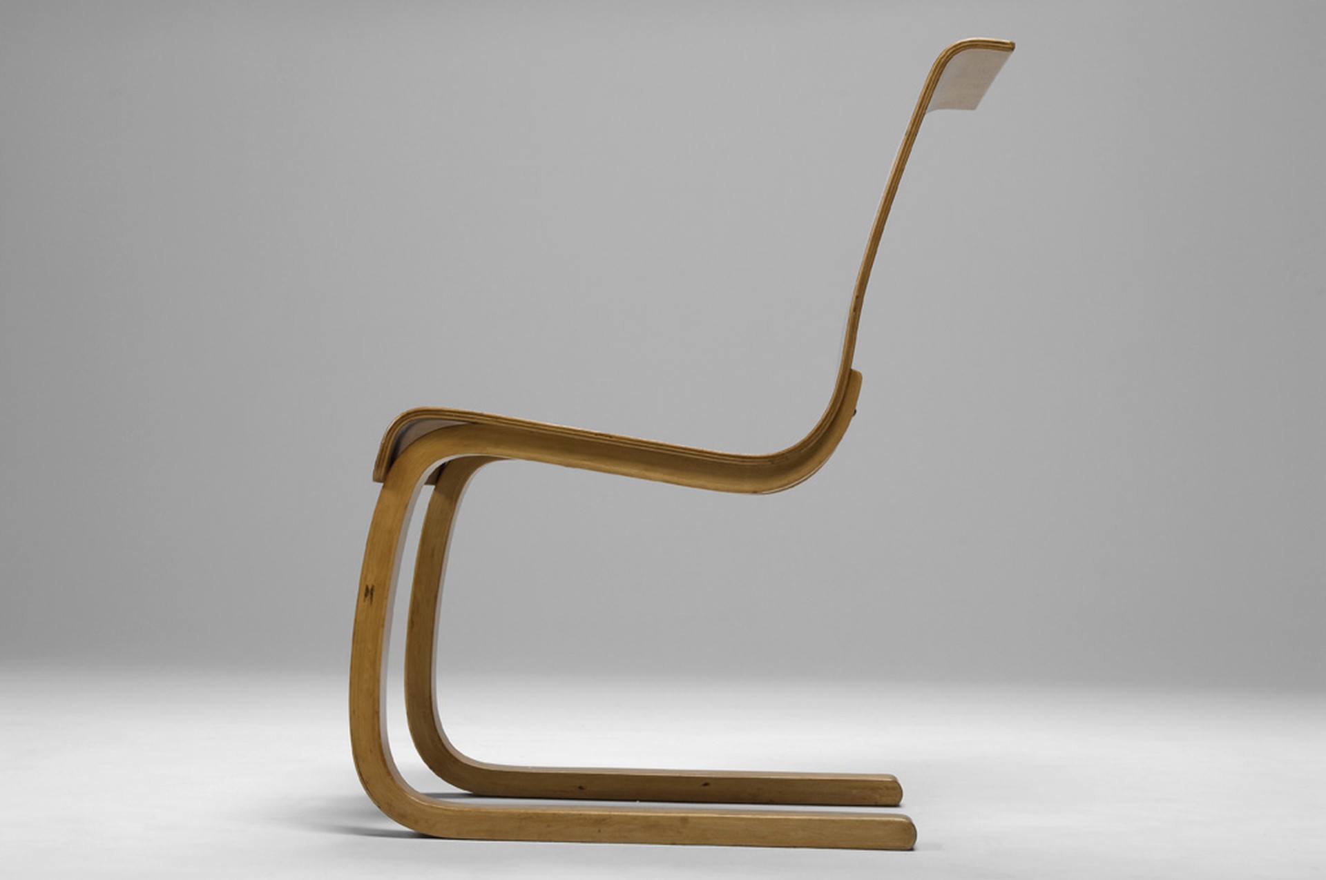 Set of five No. 21 Cantilever Chairs image 4