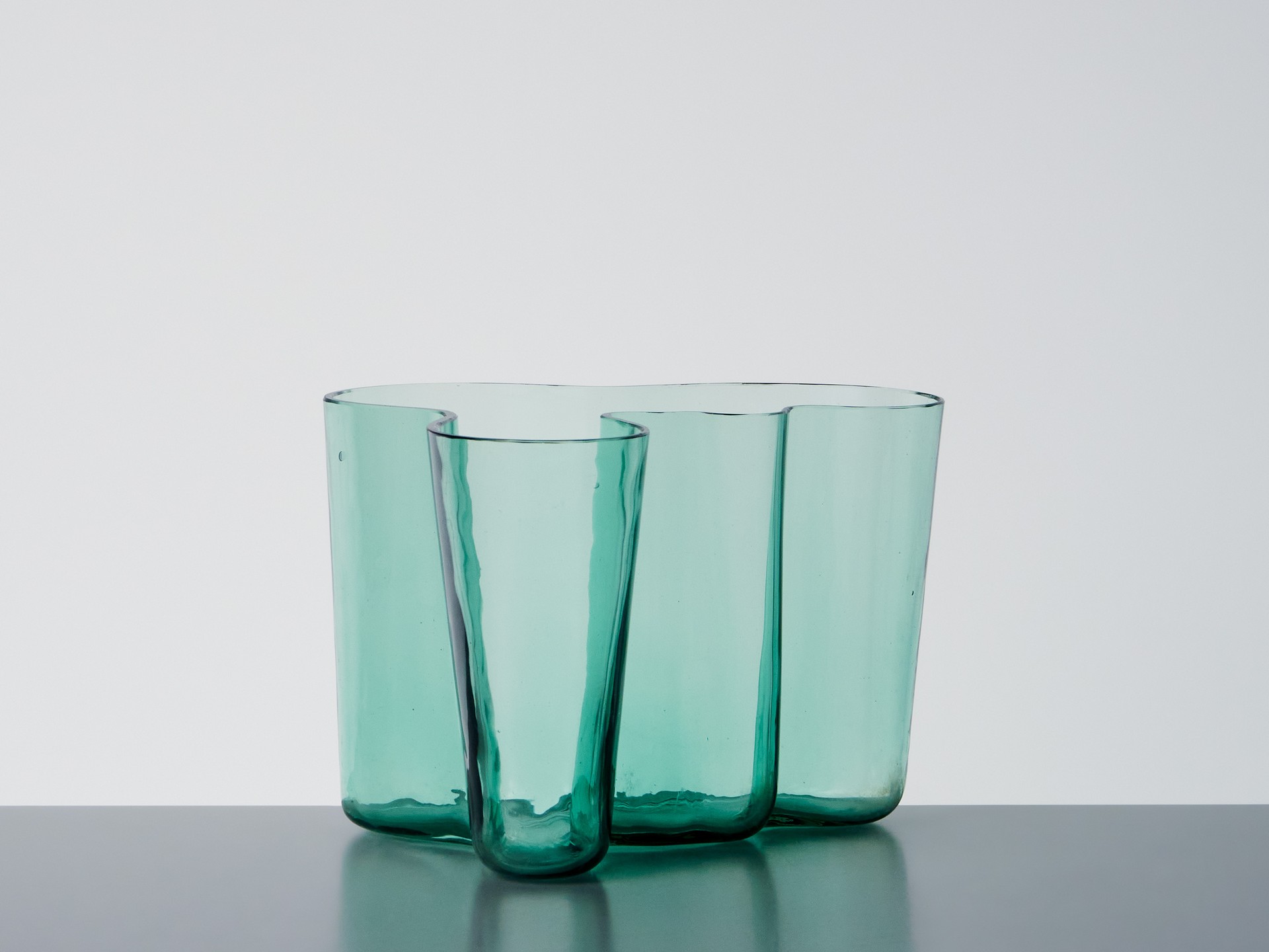 Early 'Savoy' Vase image 3