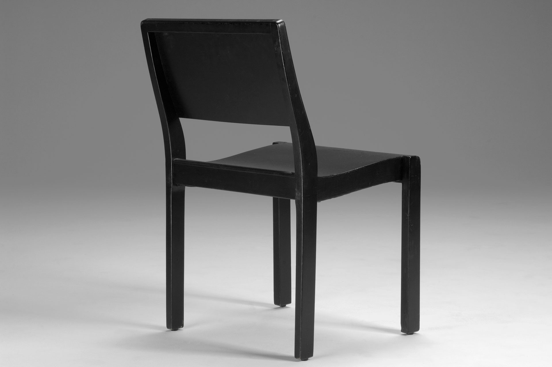 Set of No. 611 Stacking Chairs image 3
