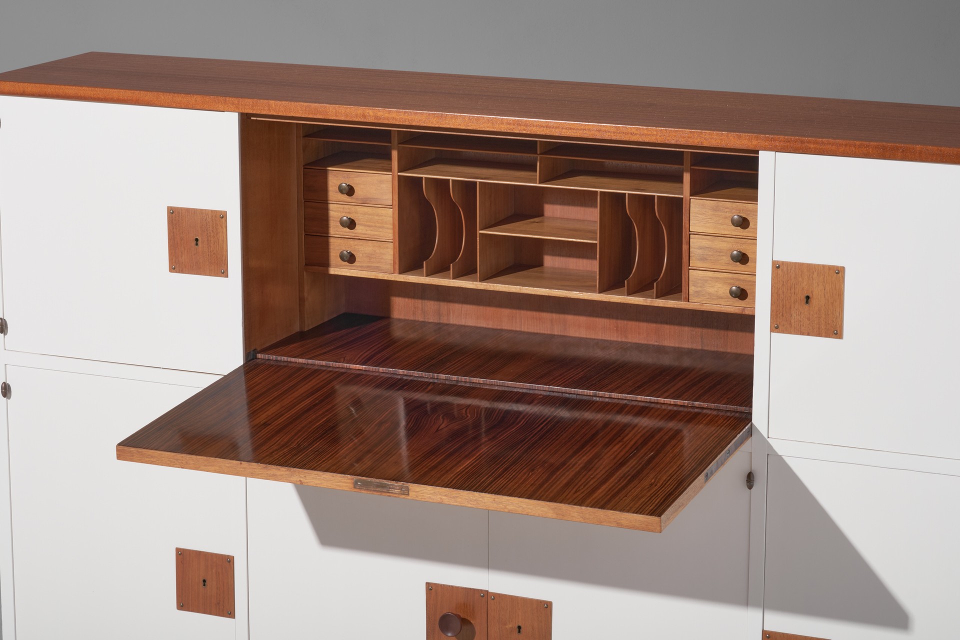 Cabinet image 4