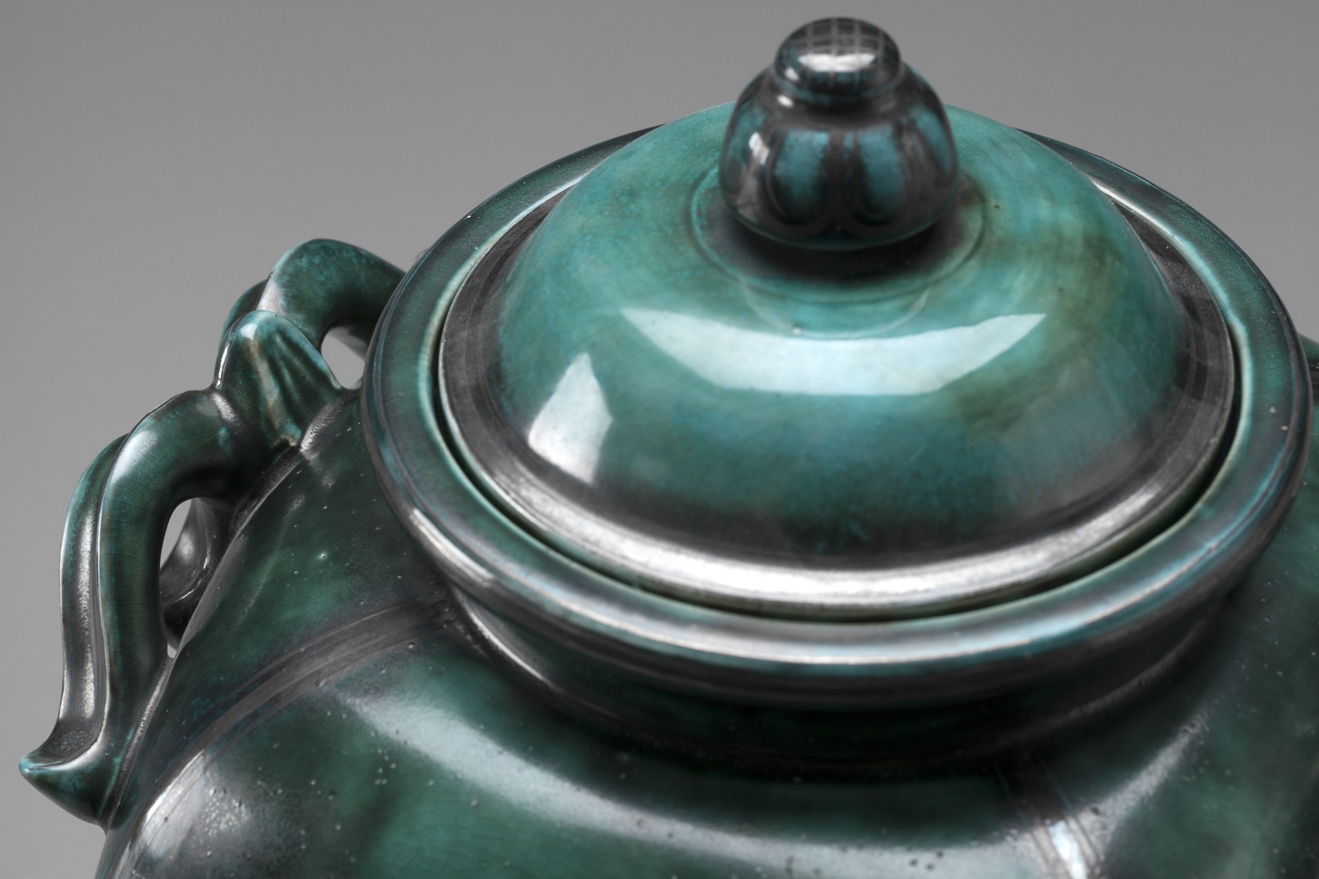 Argenta Lidded Urn image 4