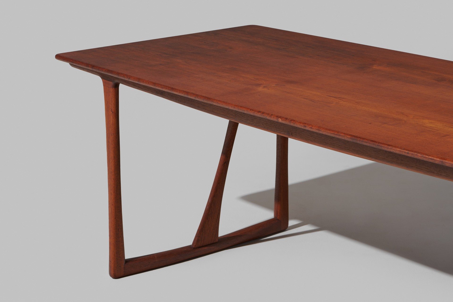 Desk / Table image 5