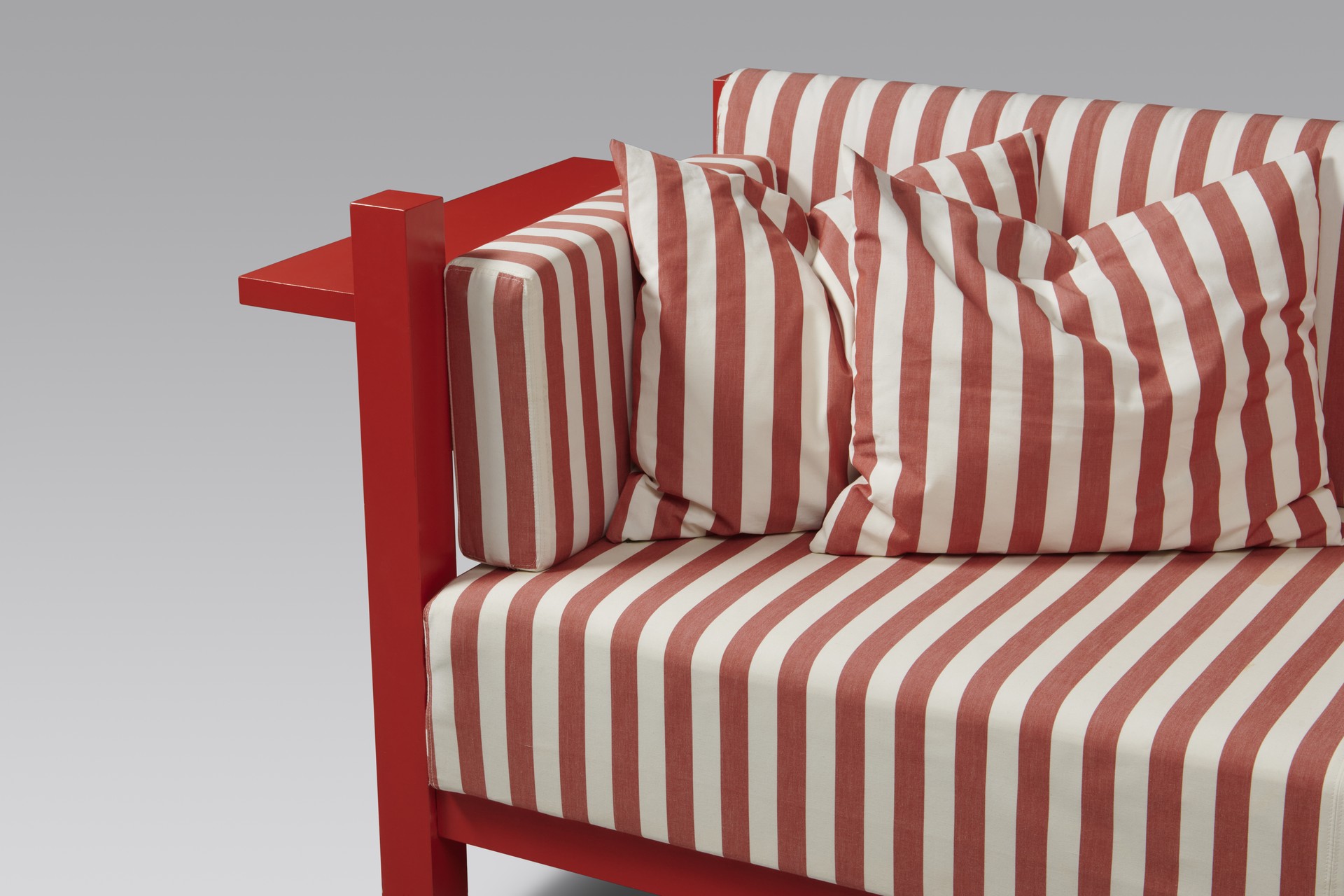 'Victory' Sofa image 7