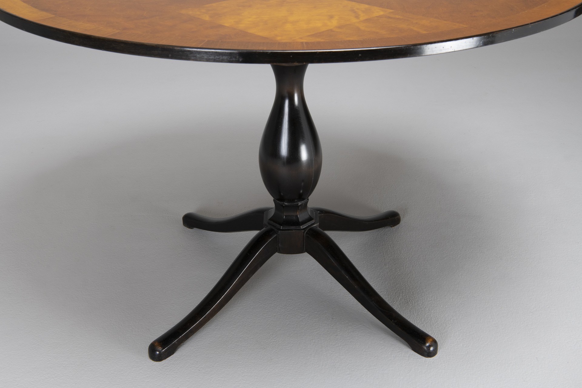 Center / Dining Table image 3