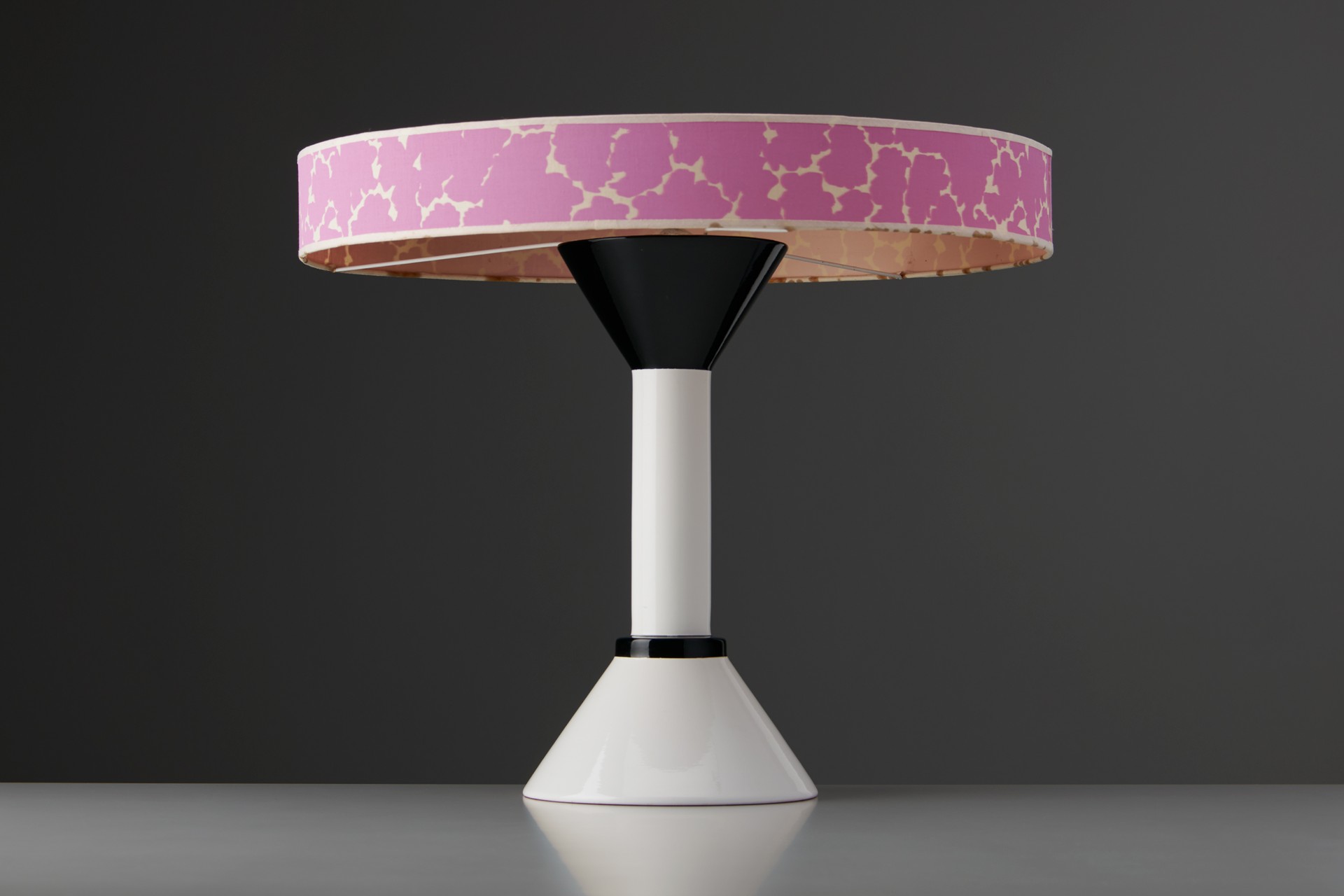 Table lamp image 3