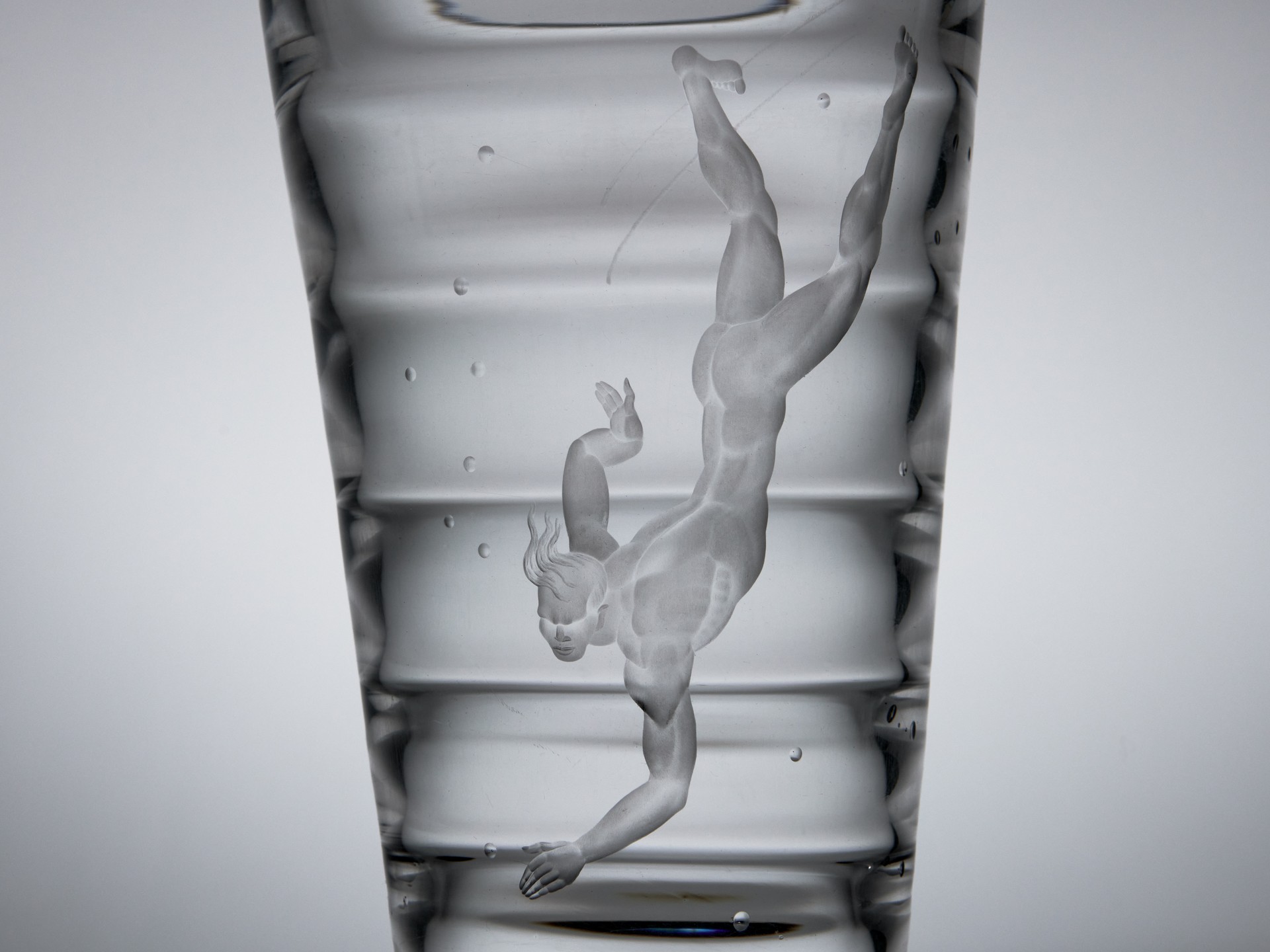 'Diver' Vase image 3