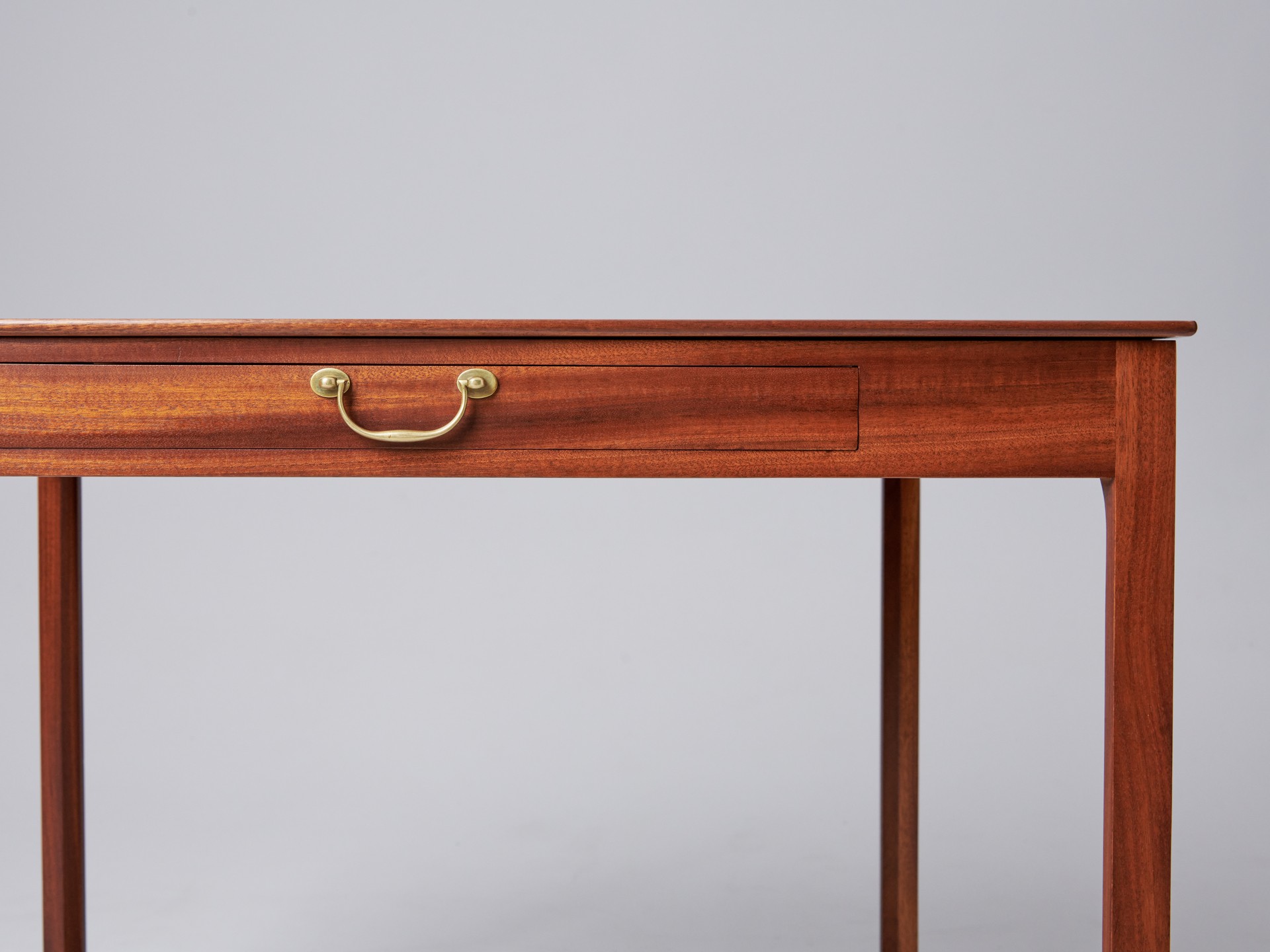 Table/Desk image 5