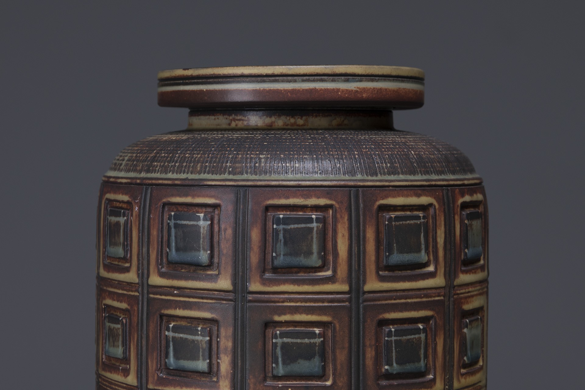 Large Farsta Urn image 3