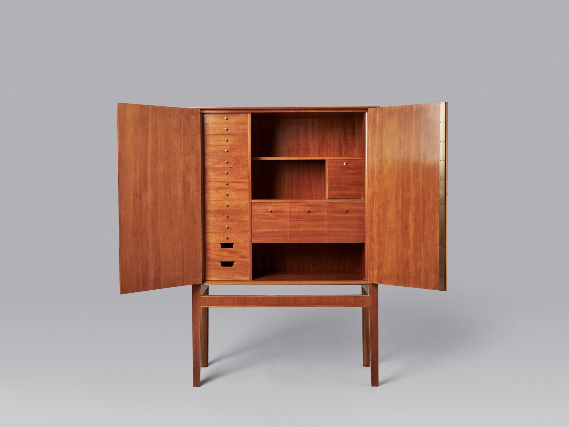 Cabinet image 3