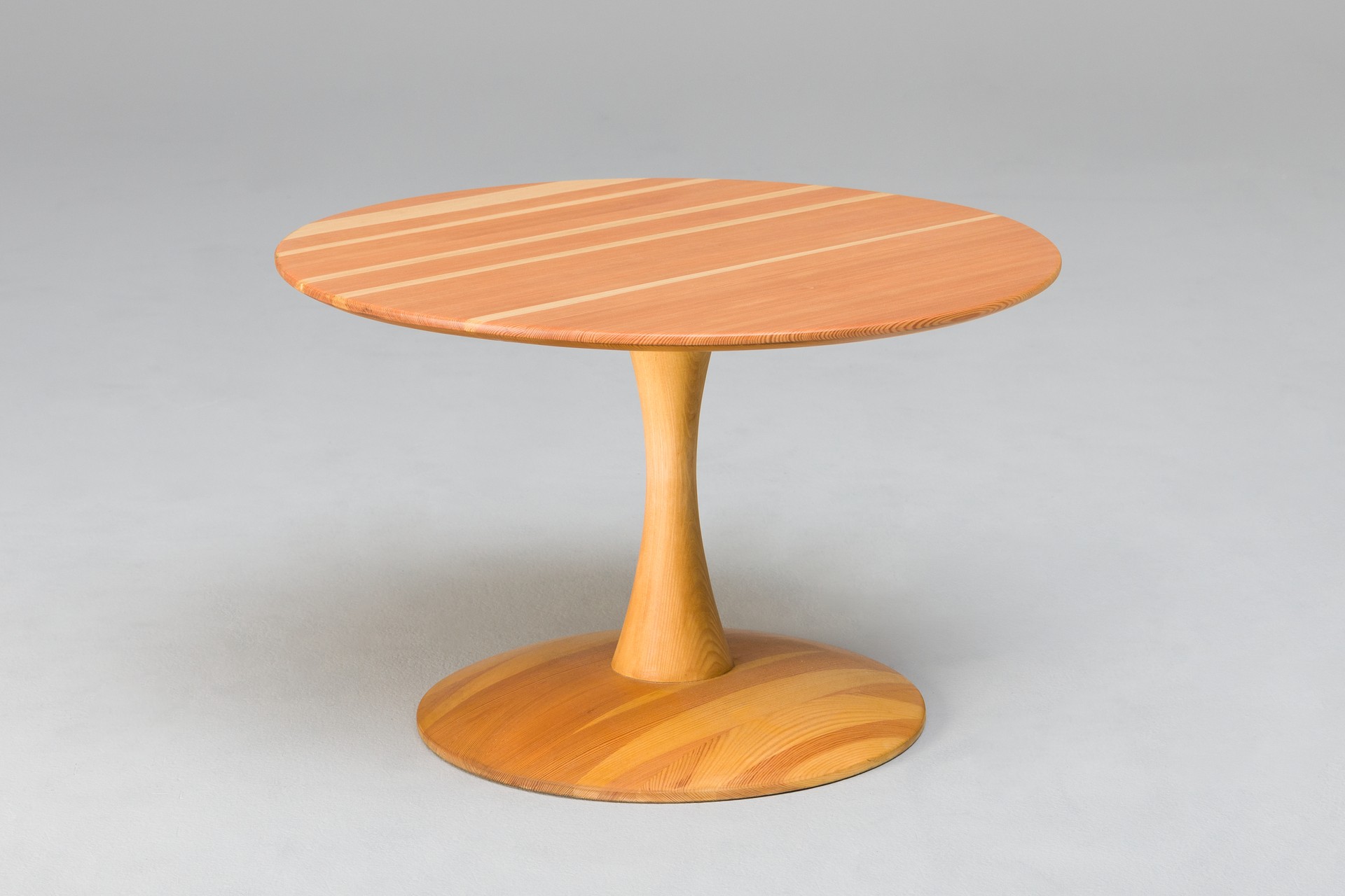 'Trisse' Table