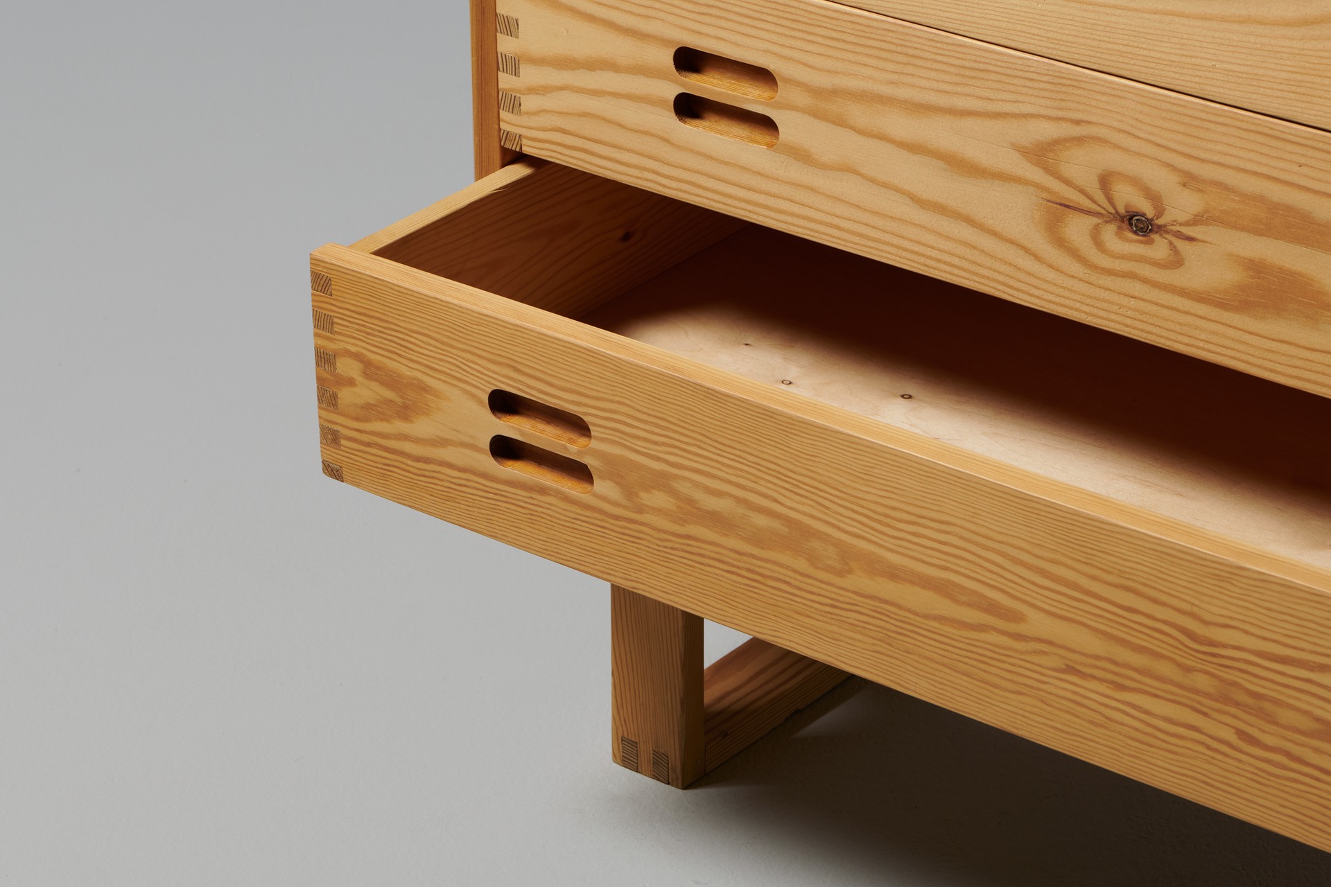 Cabinet image 3