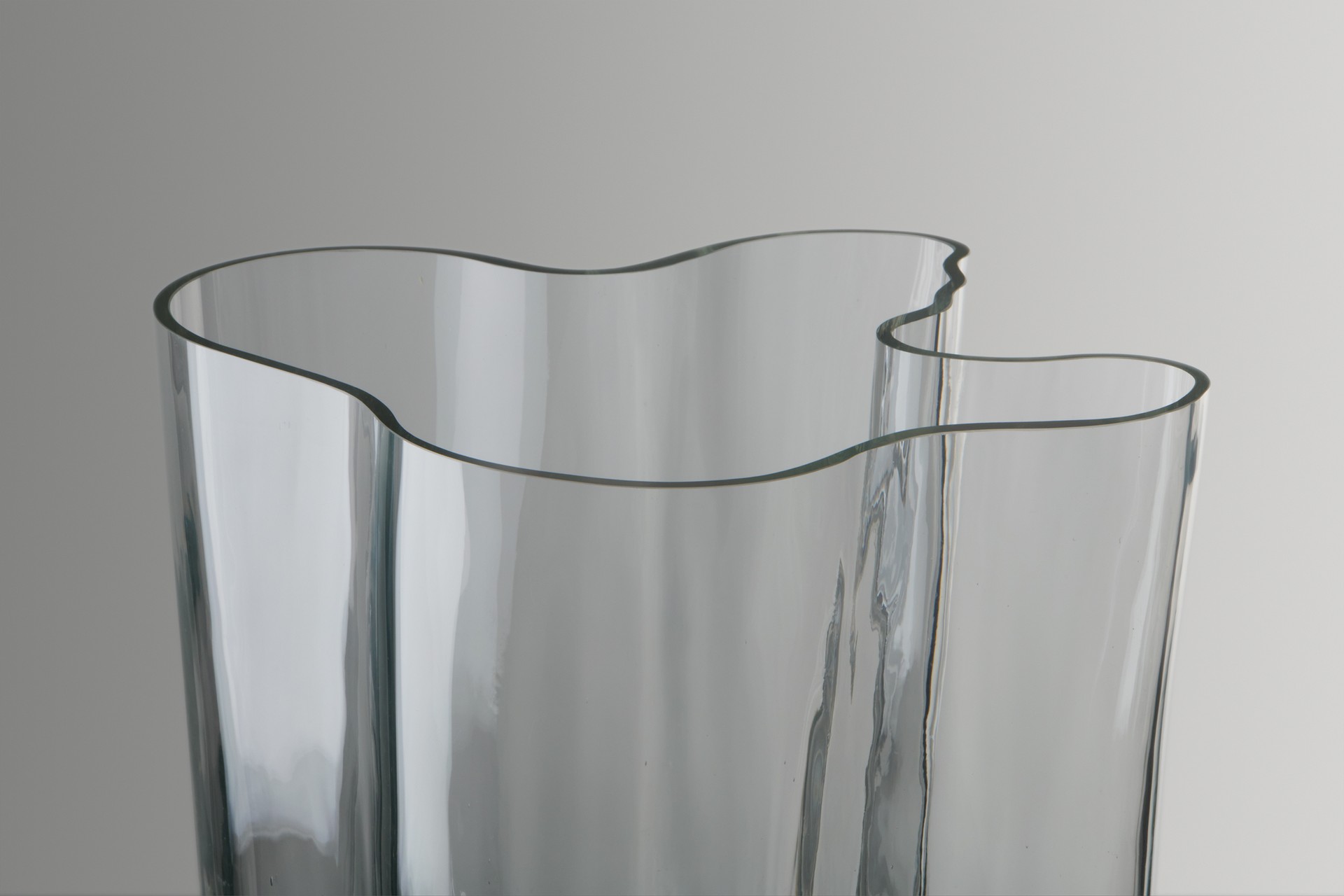 'Savoy' Vase, Model no. 3031 image 3