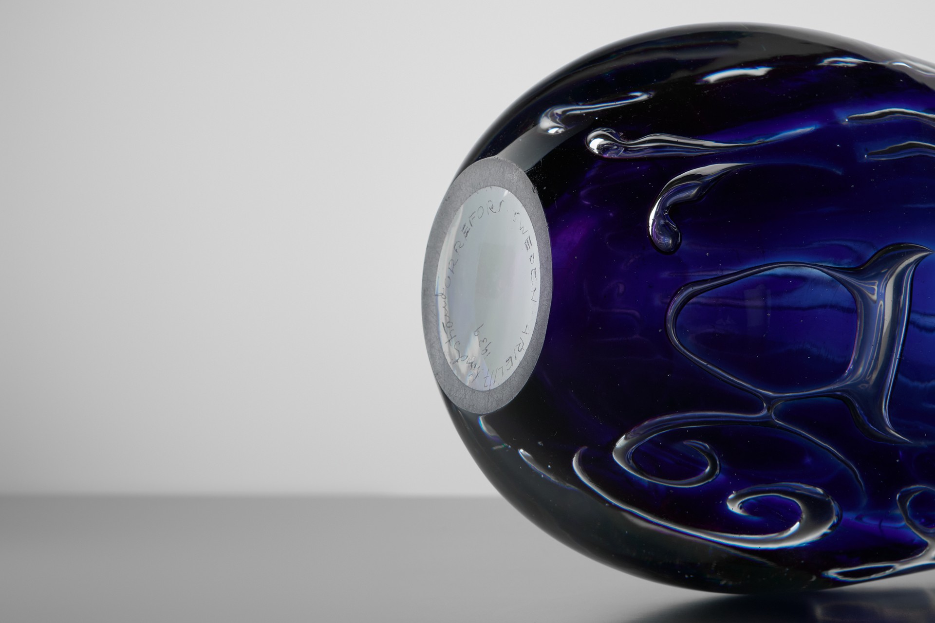 Early 'Ariel' Vase image 6
