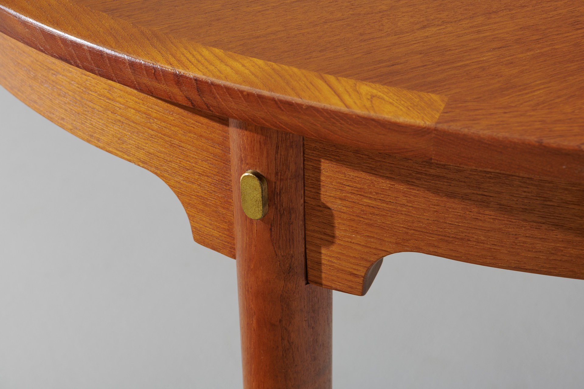 'Oresund' Extendable Dining Table image 6