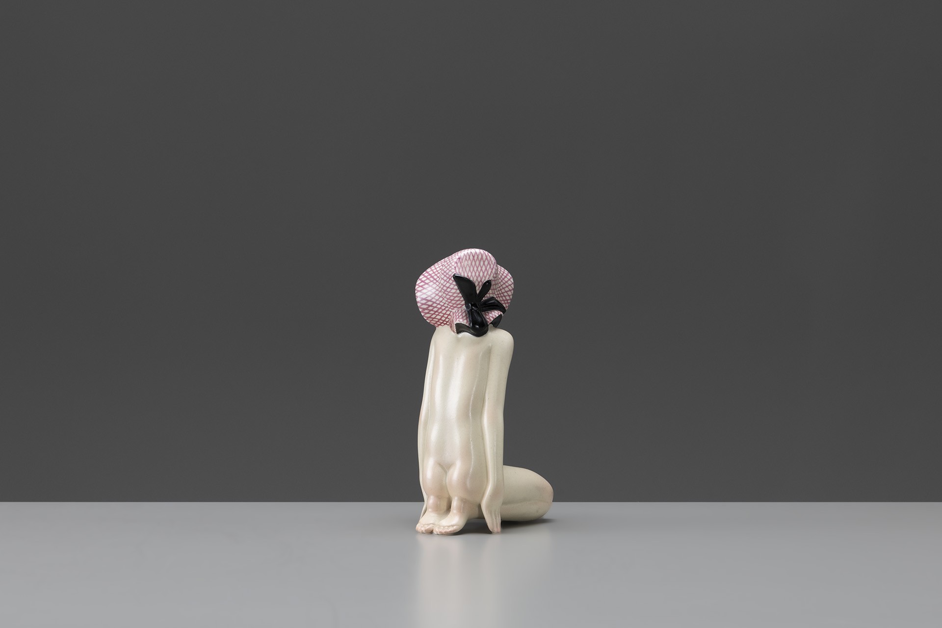 Figurine image 3