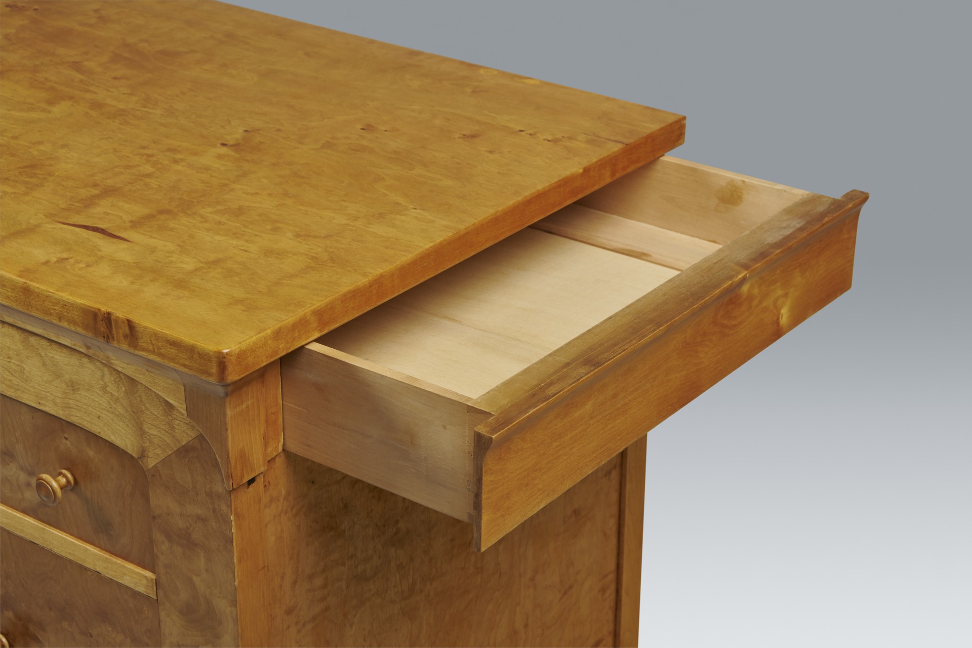 Jugend Chest of Drawers image 8