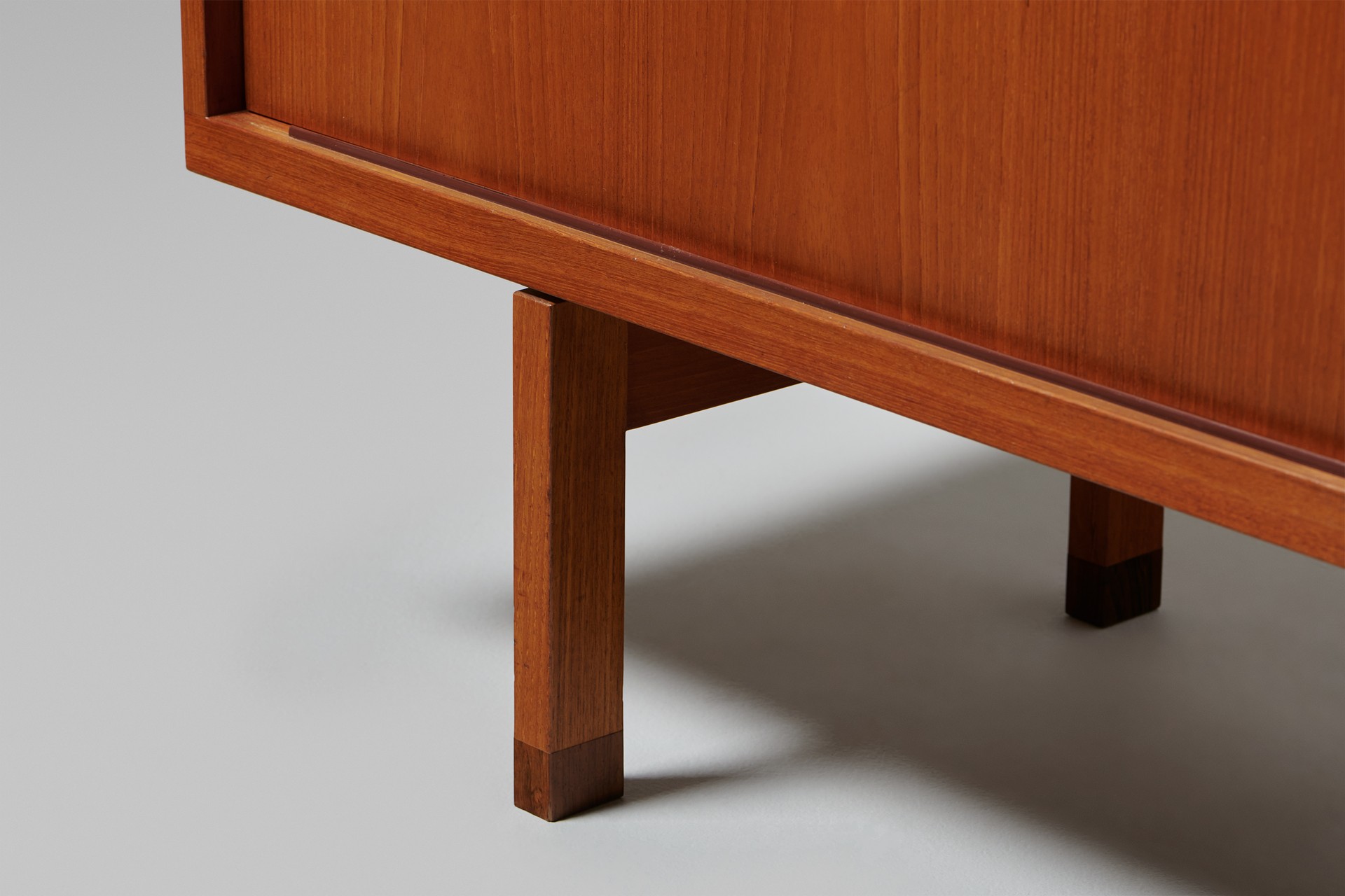 Sideboard image 3